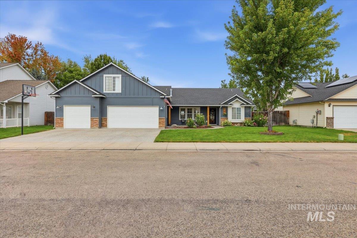 300 W Sedgewick Property Photo 1