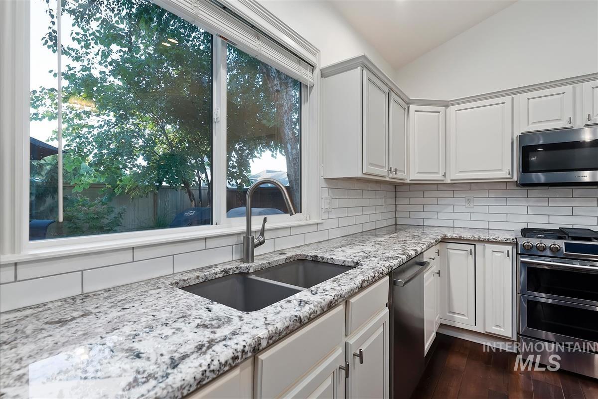 13288 W Heatherbrook Drive Property Photo 9
