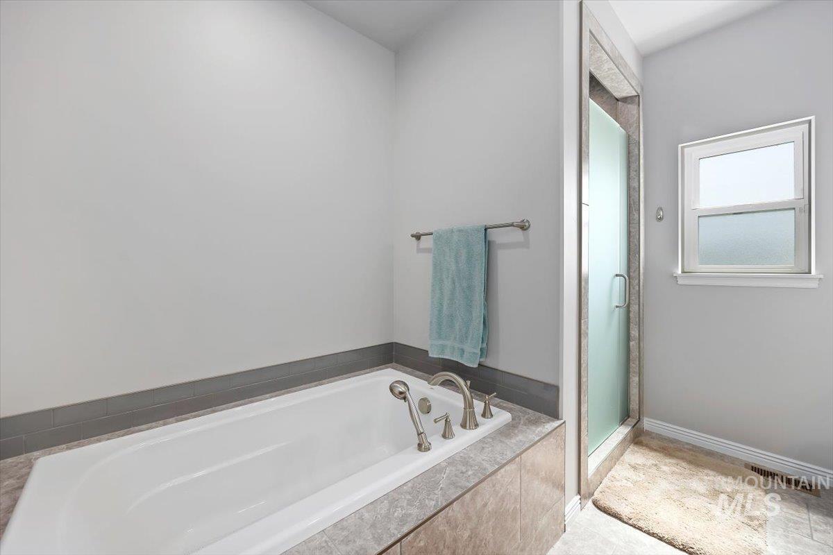 1935 Brook Stone Dr Property Photo 31