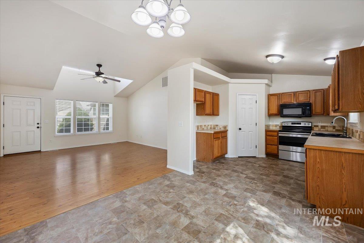 226 Teton St Property Photo 7