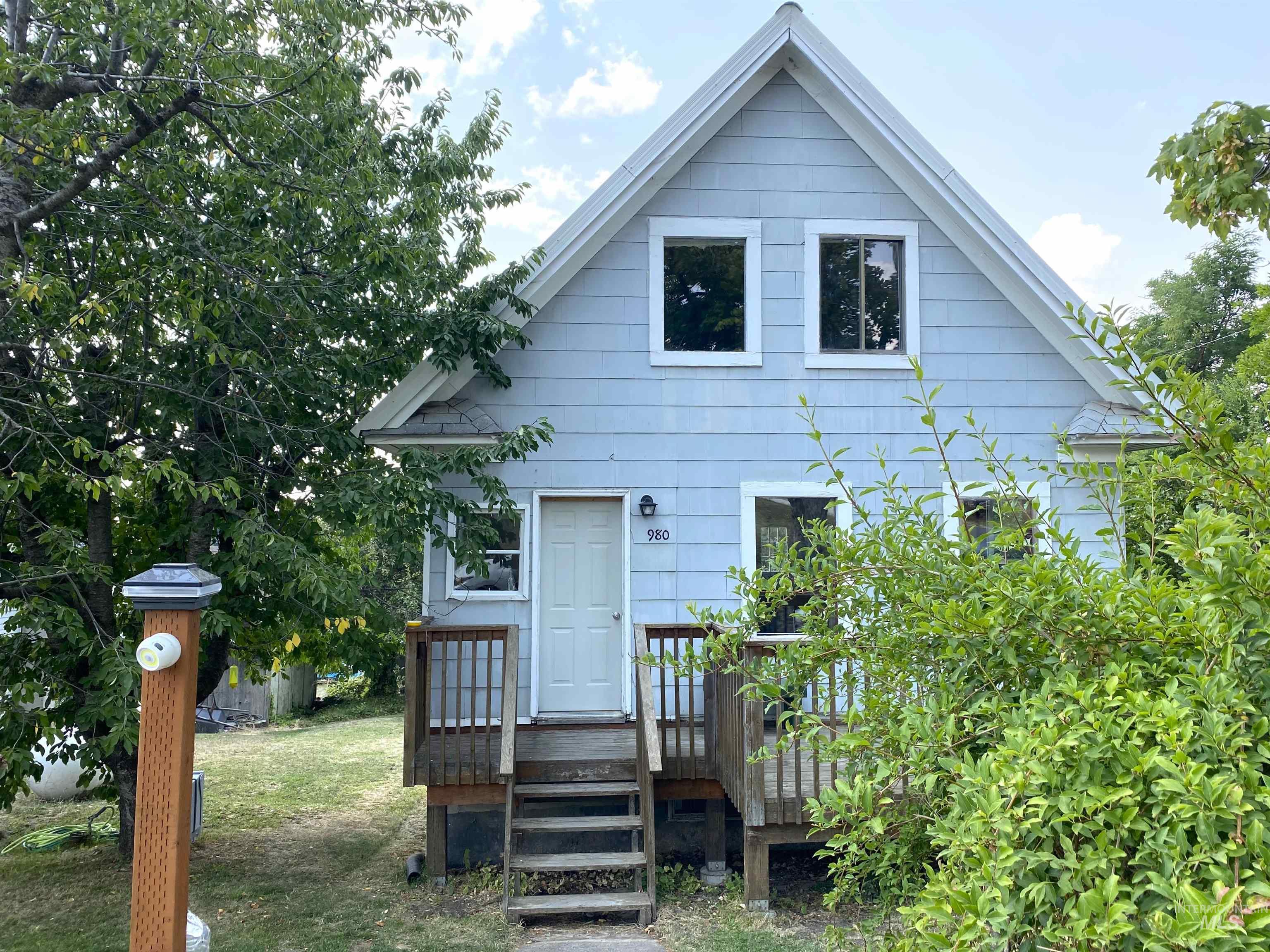 980 Larch Street Property Photo 1