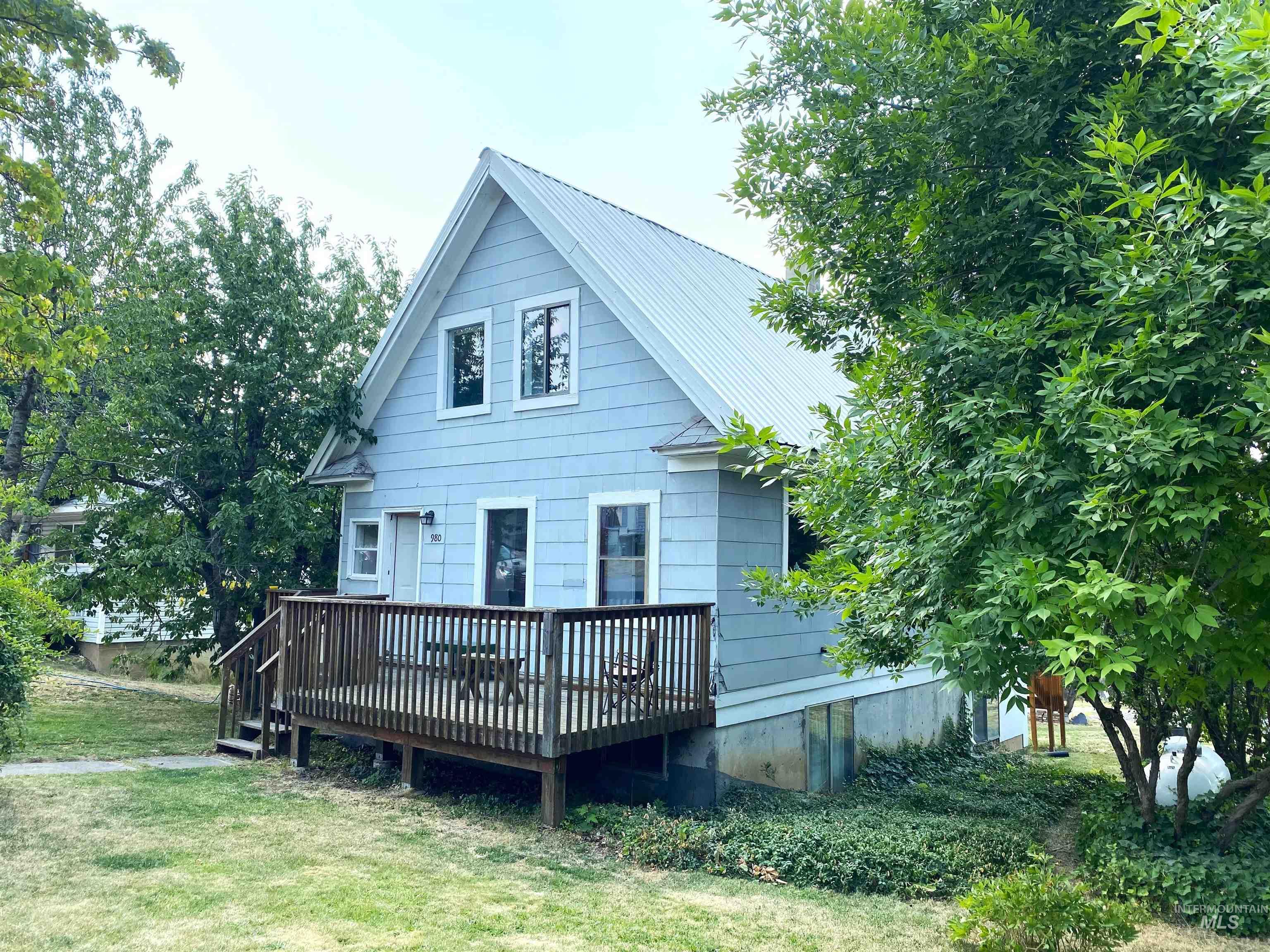 980 Larch Street Property Photo 2