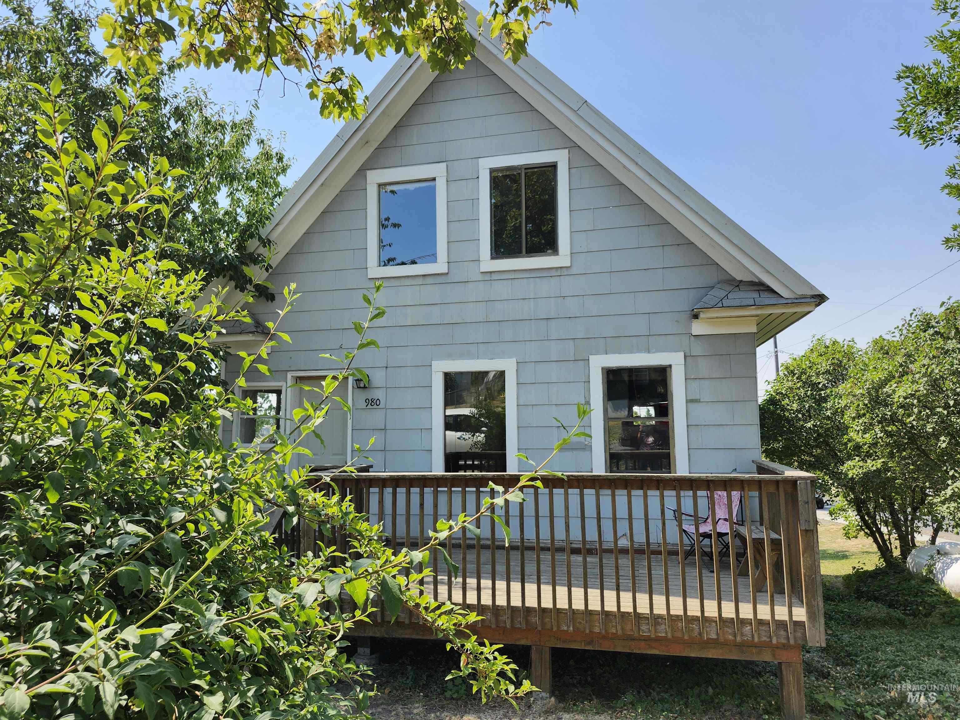 980 Larch Street Property Photo 4
