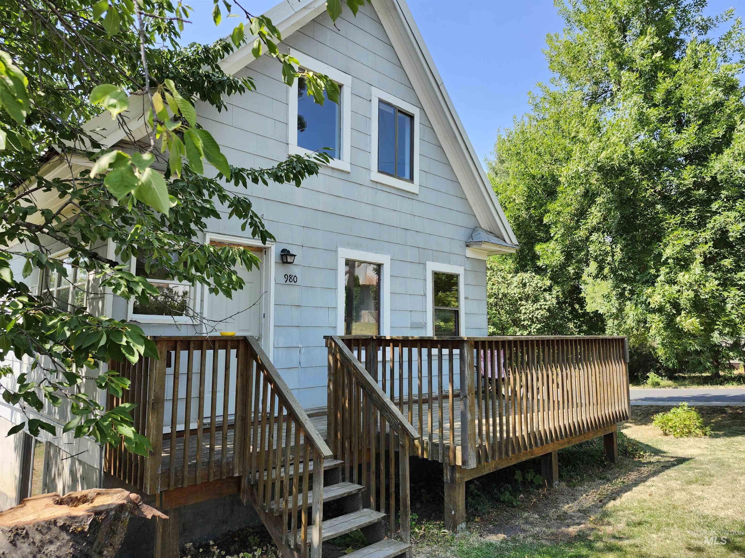 980 Larch Street Property Photo 5
