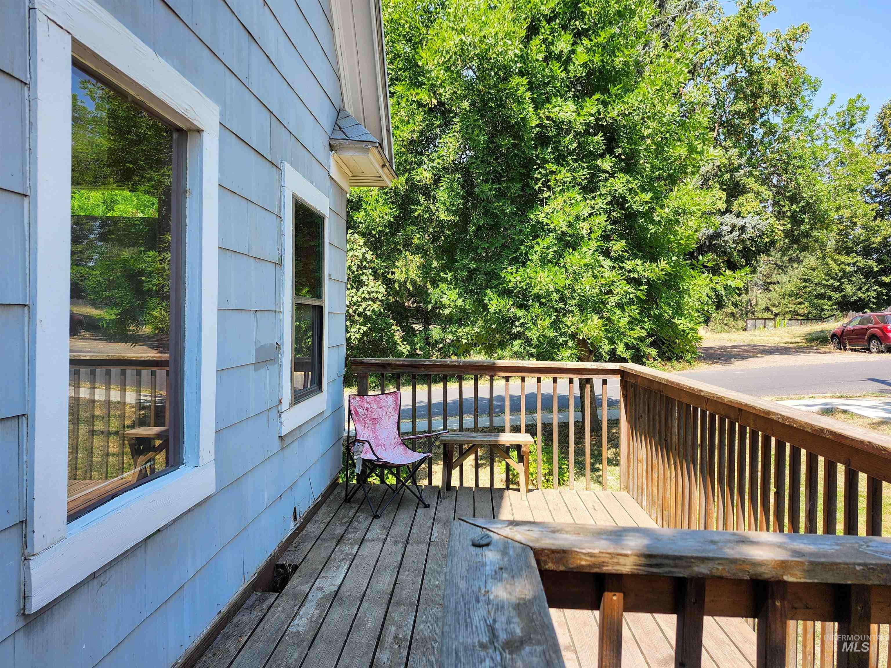 980 Larch Street Property Photo 7