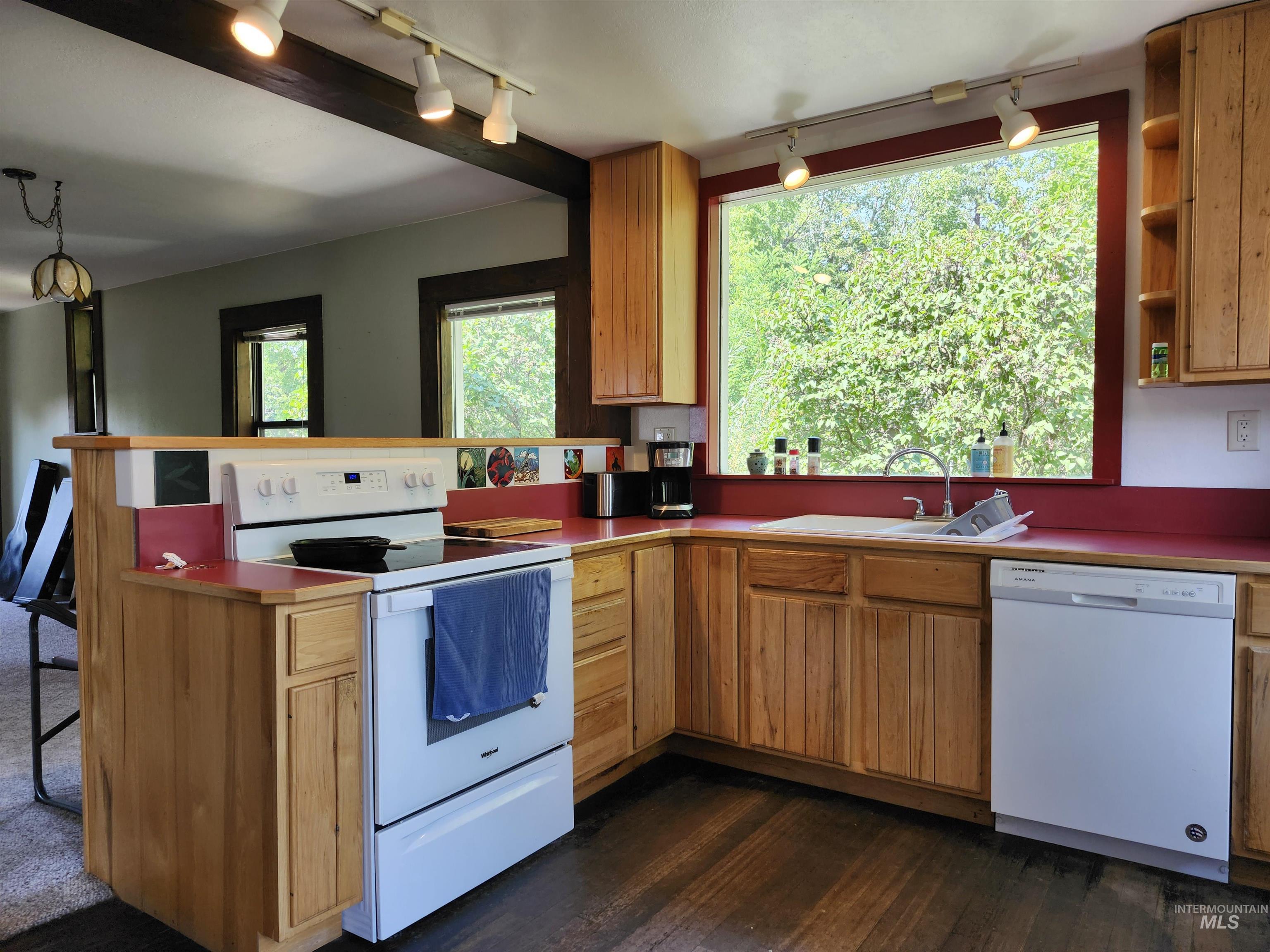 980 Larch Street Property Photo 10