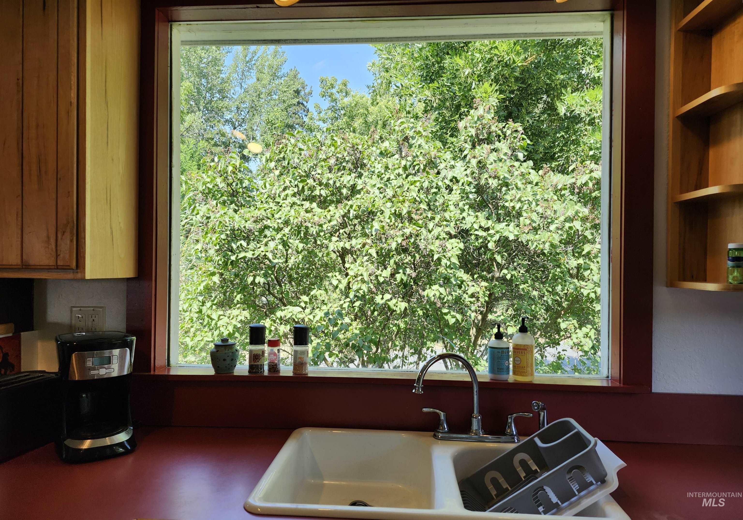 980 Larch Street Property Photo 11