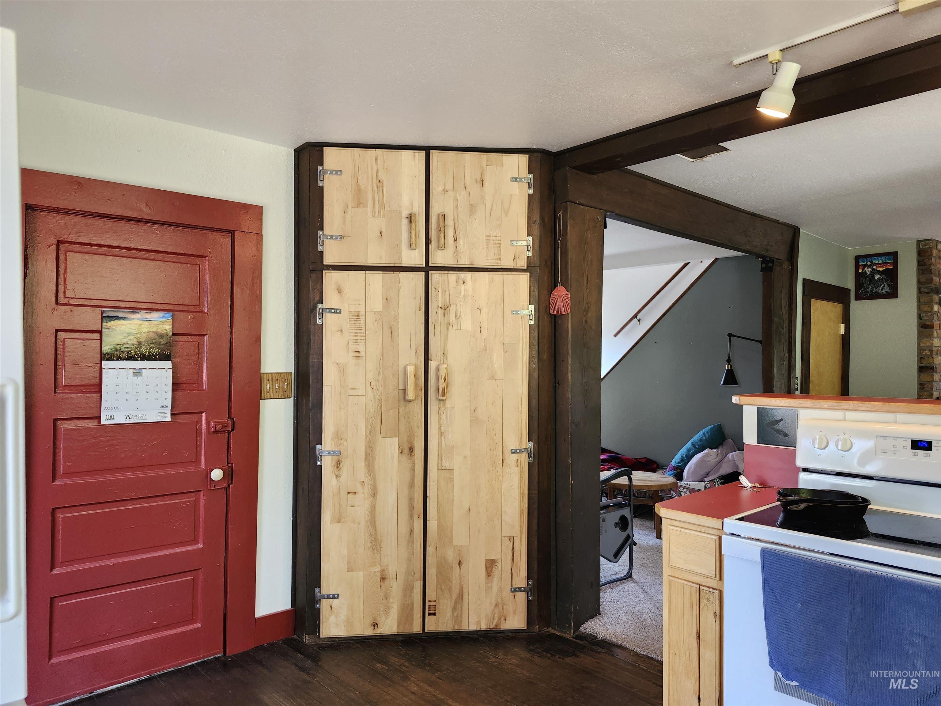 980 Larch Street Property Photo 13