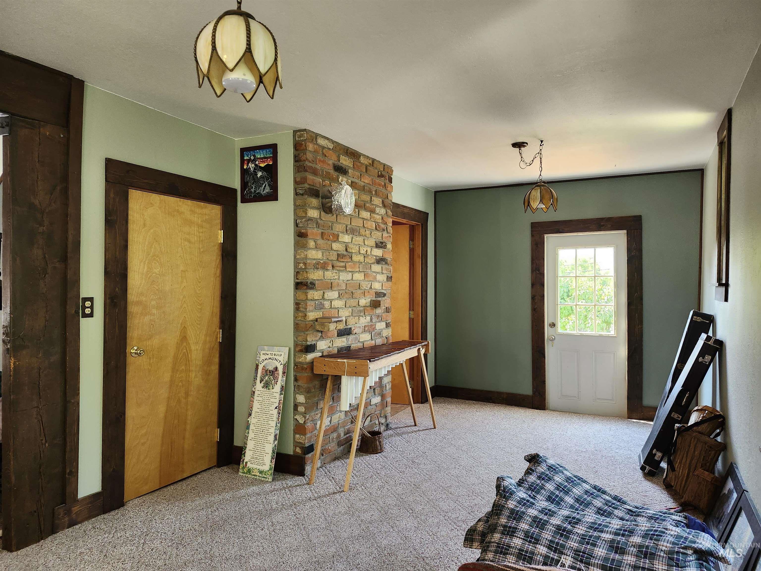 980 Larch Street Property Photo 15