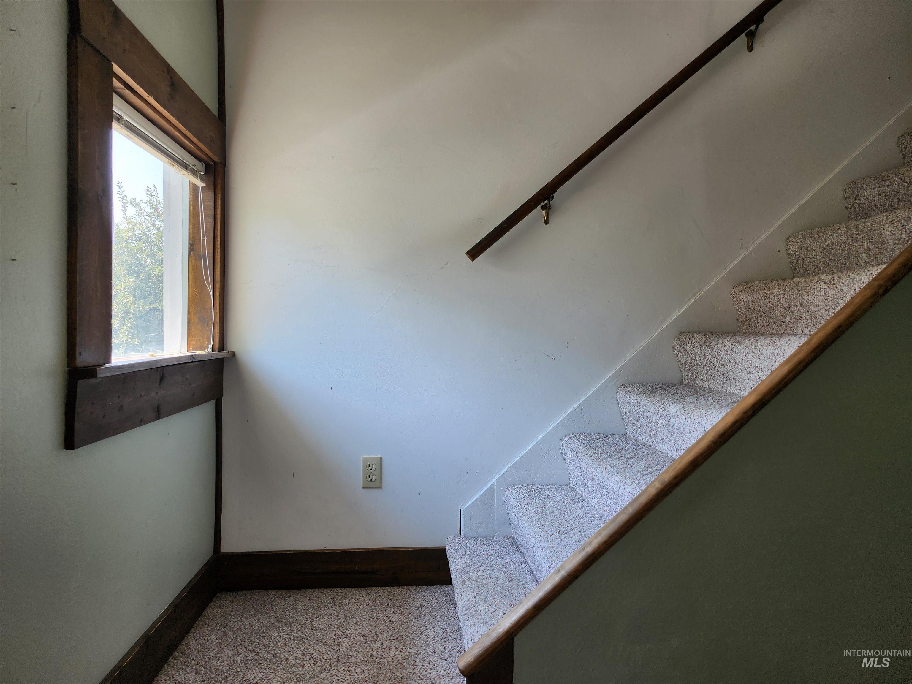 980 Larch Street Property Photo 23