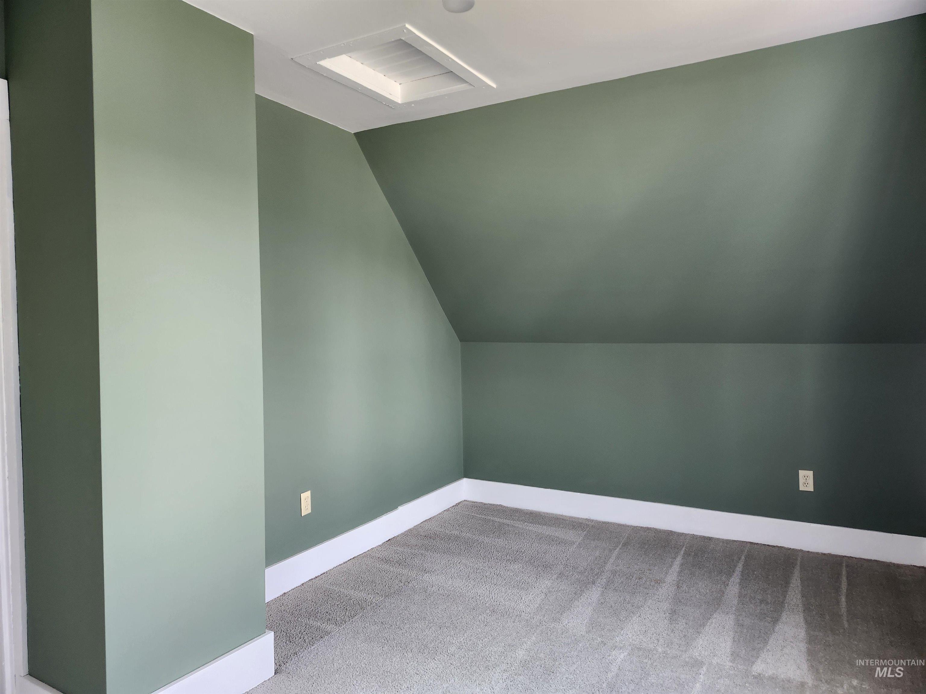 980 Larch Street Property Photo 25