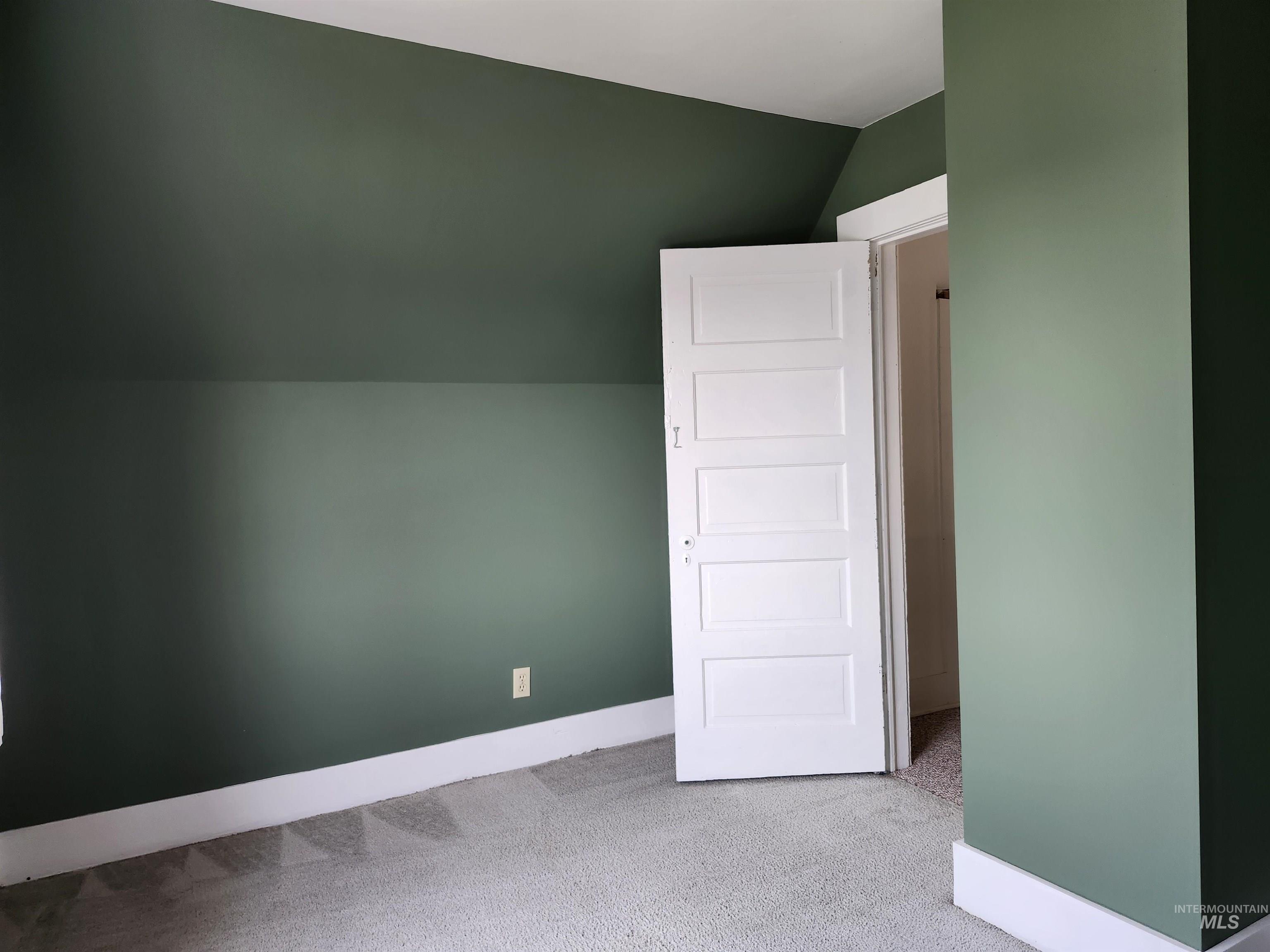 980 Larch Street Property Photo 27