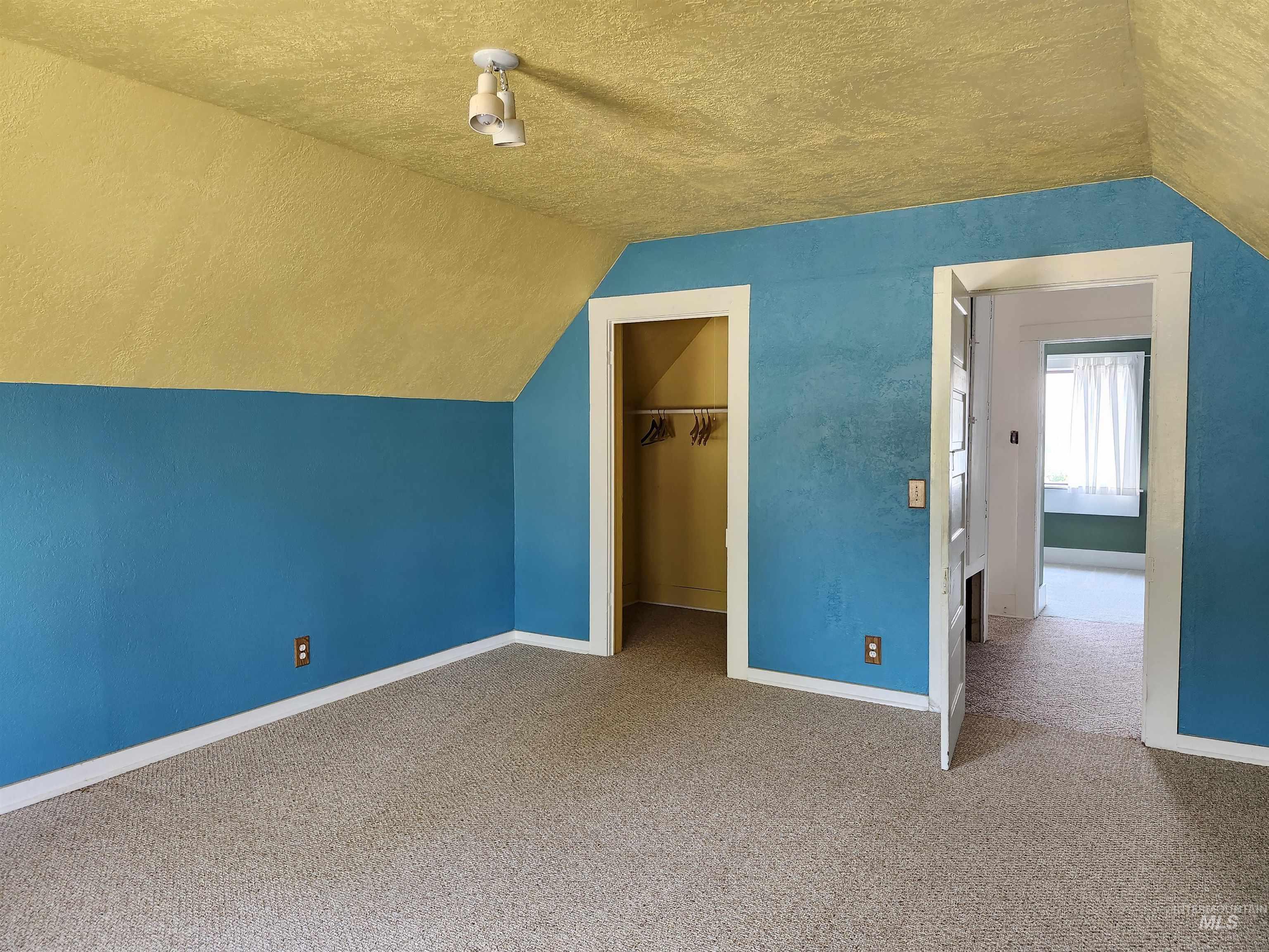 980 Larch Street Property Photo 29