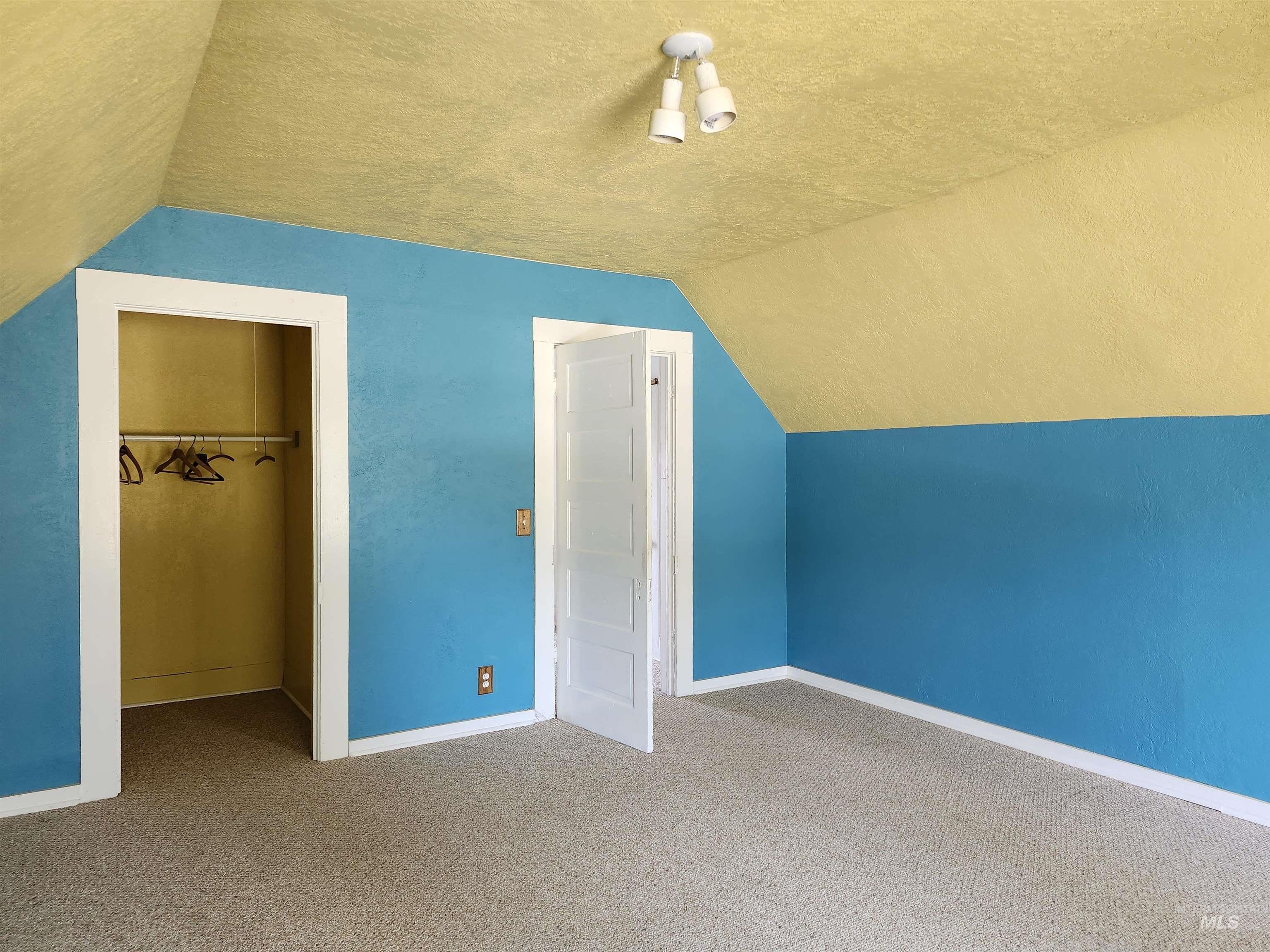 980 Larch Street Property Photo 30