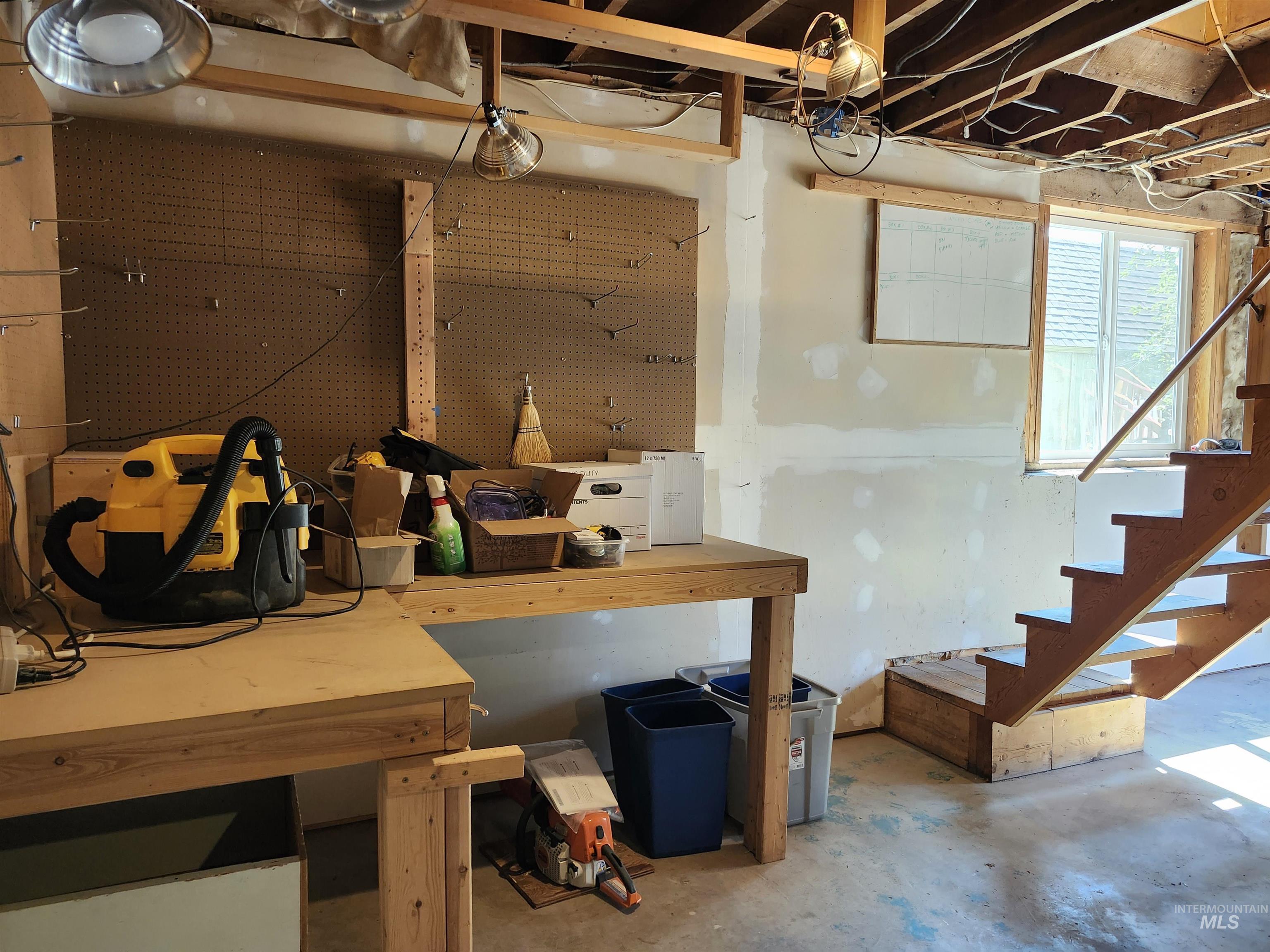 980 Larch Street Property Photo 34