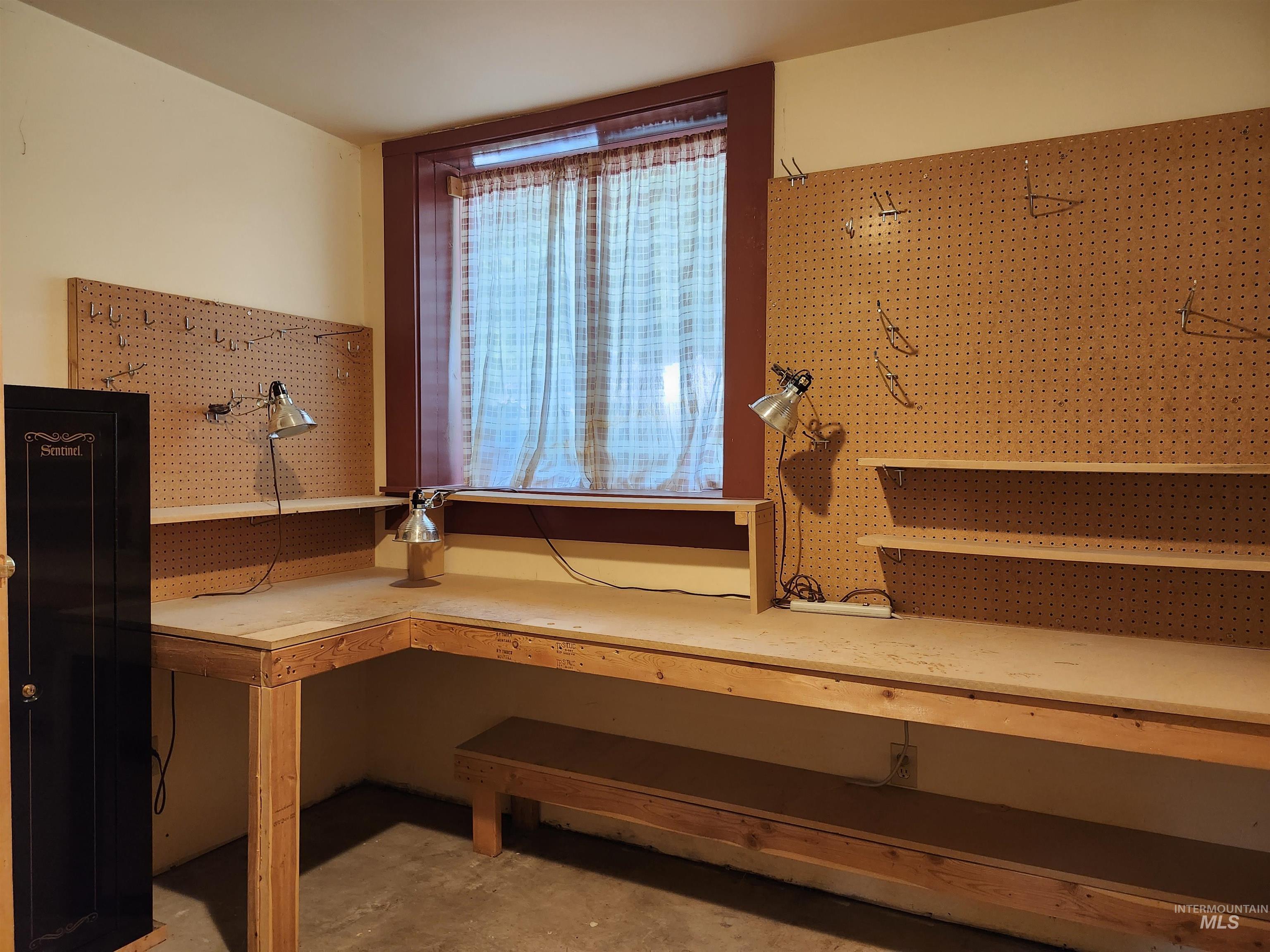 980 Larch Street Property Photo 38