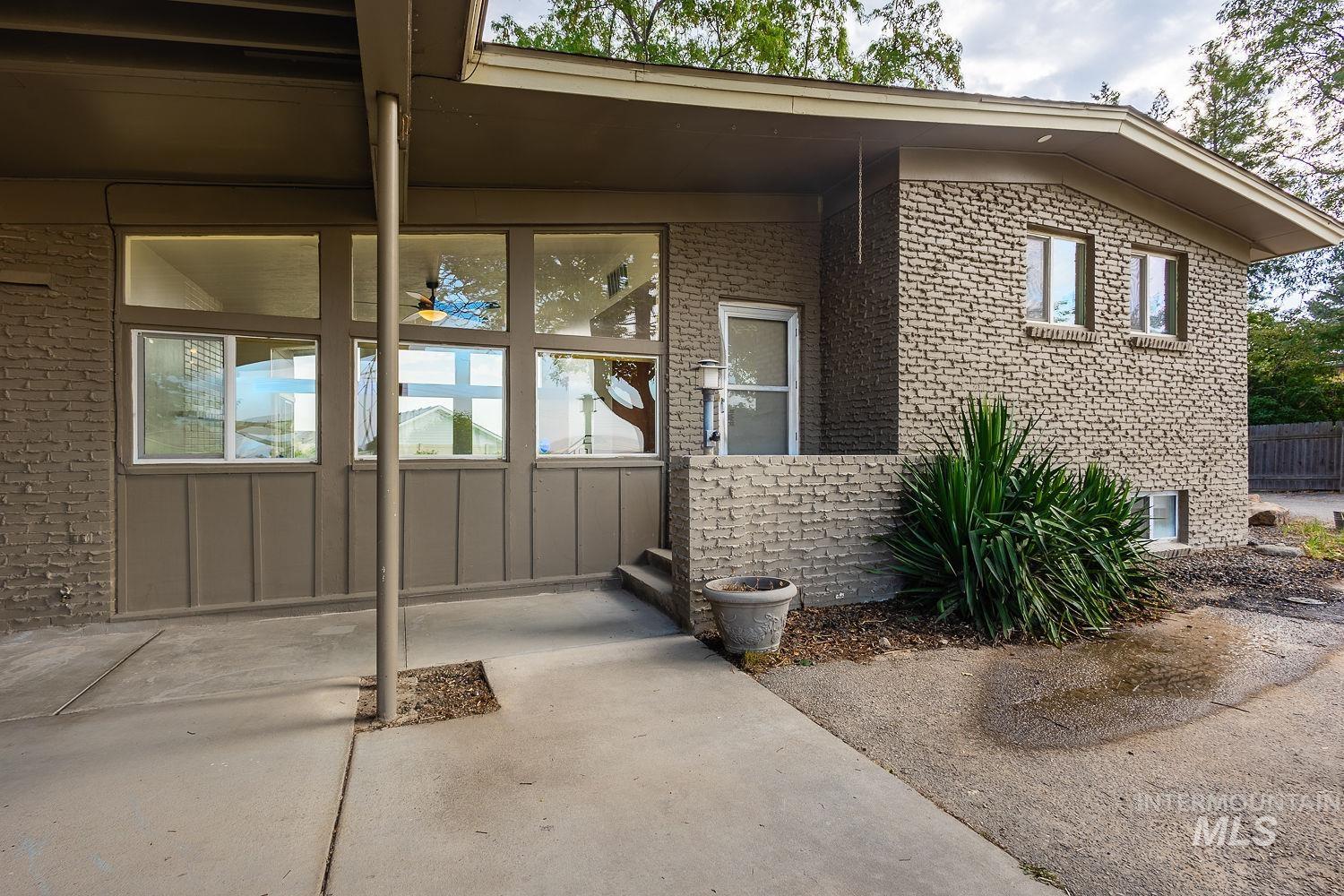 14216 Orchard Ave Property Photo 9