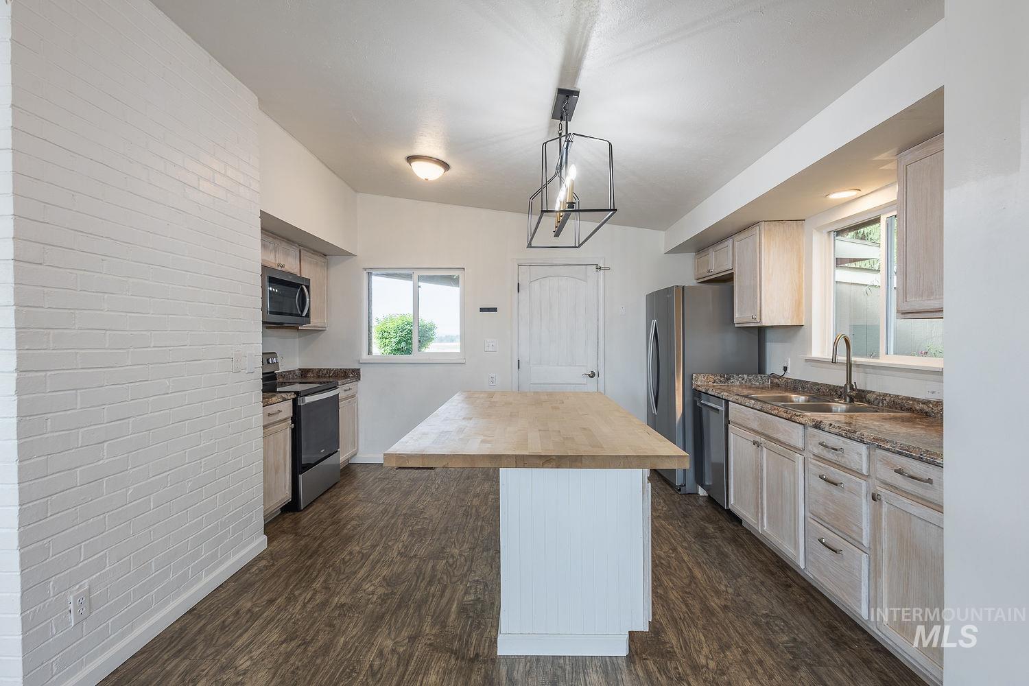 14216 Orchard Ave Property Photo 16