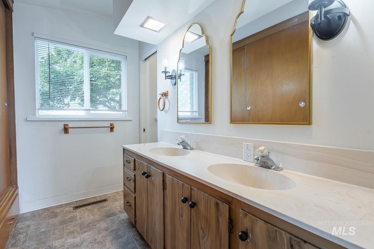 14216 Orchard Ave Property Photo 29