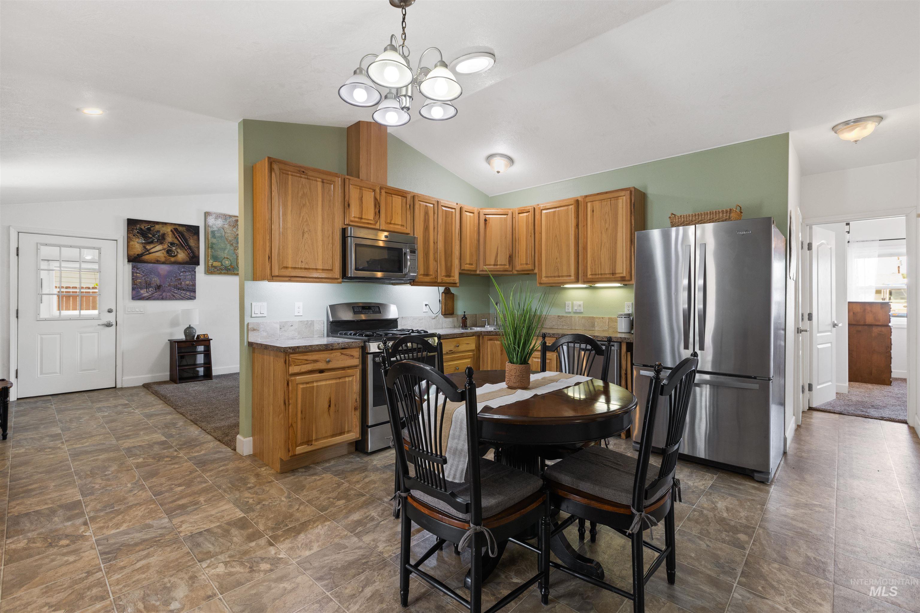 688 Meadow Dr Property Photo 17