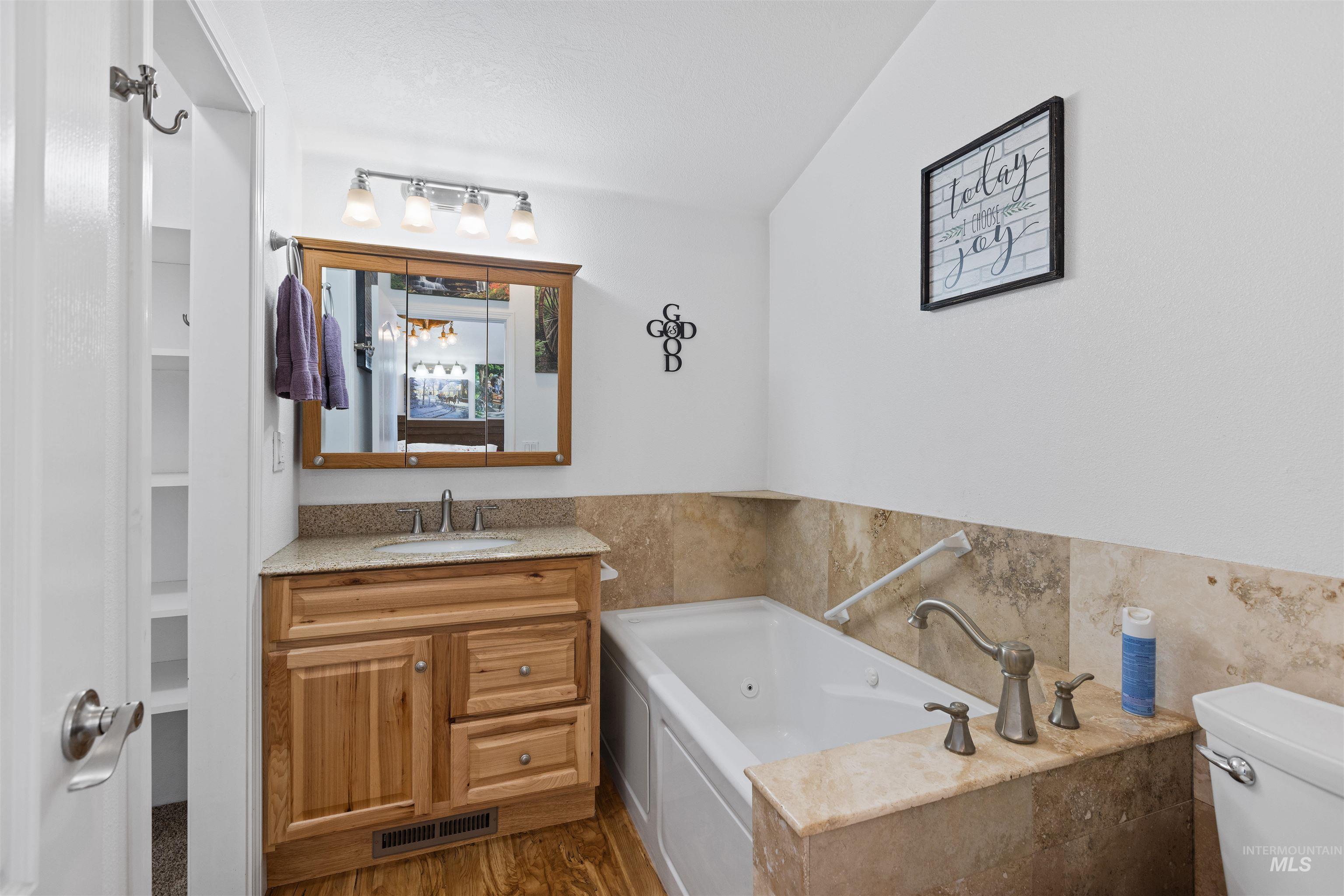 688 Meadow Dr Property Photo 26