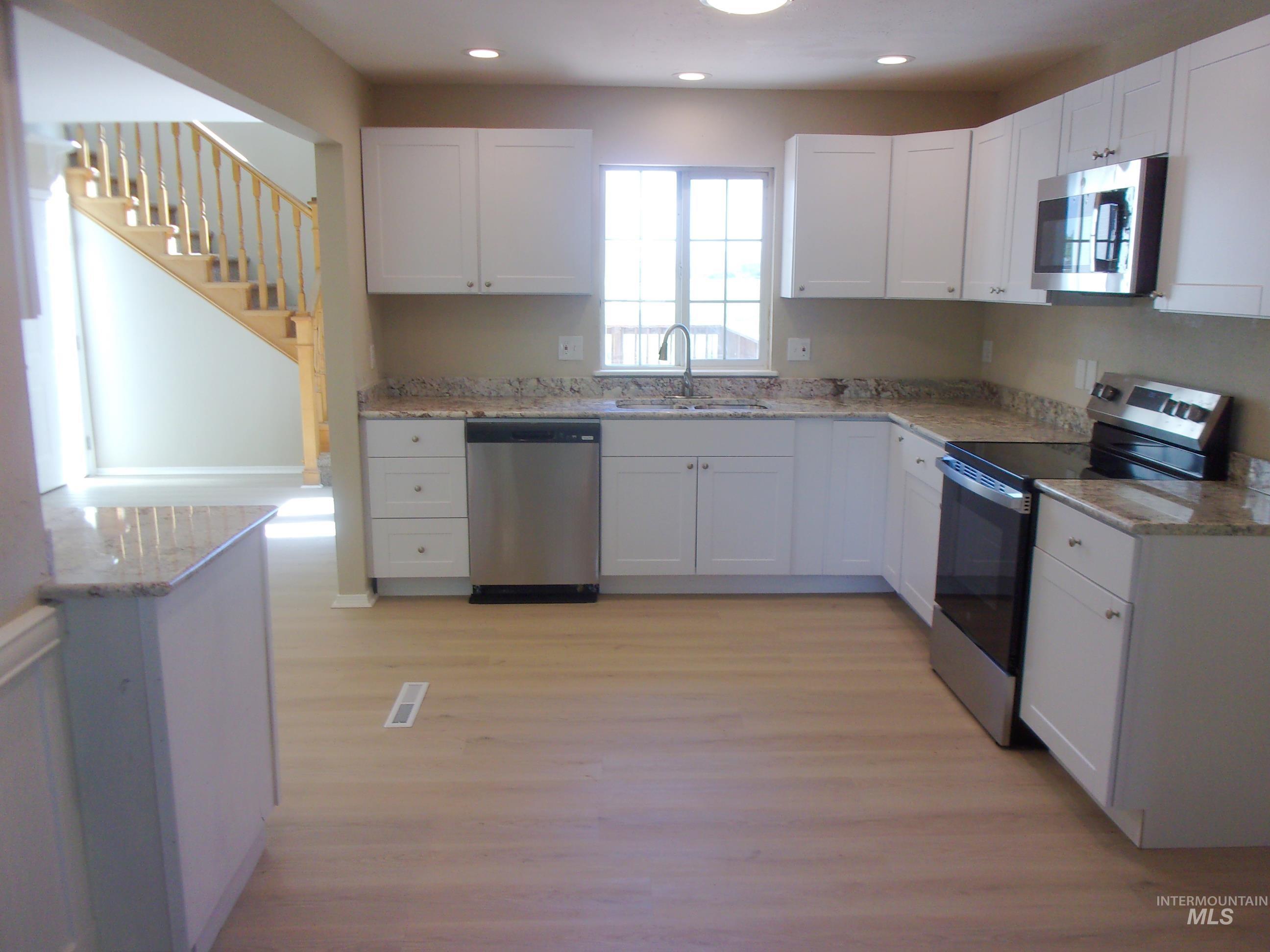 1629 Sand Rd Property Photo 3
