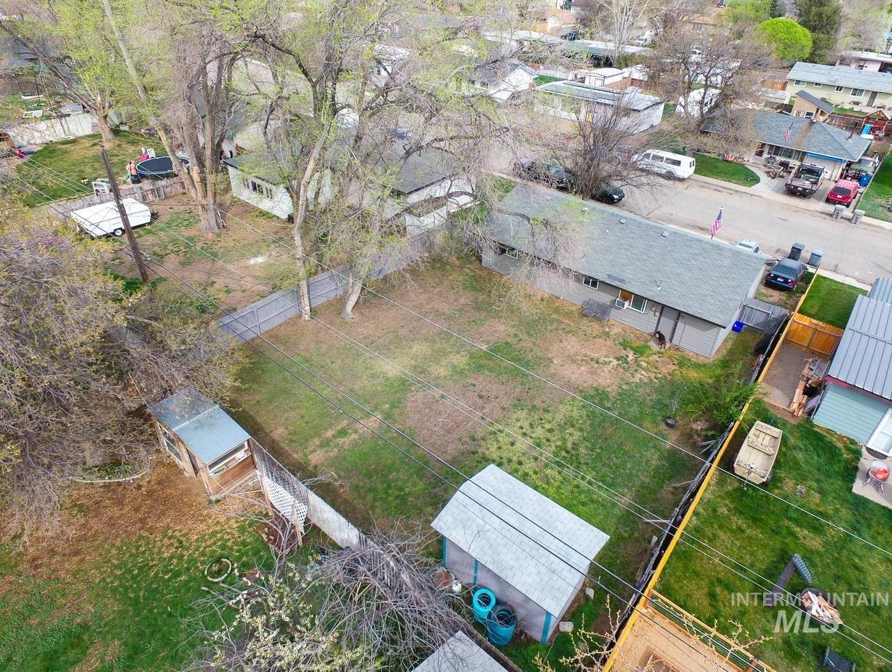 1045 E 16th N Property Photo 3