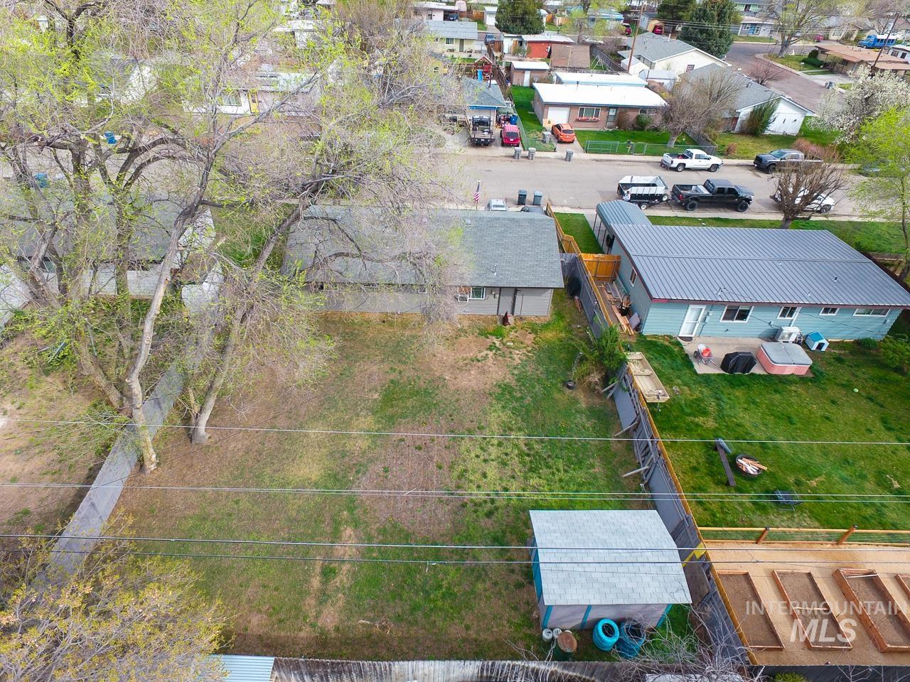 1045 E 16th N Property Photo 4