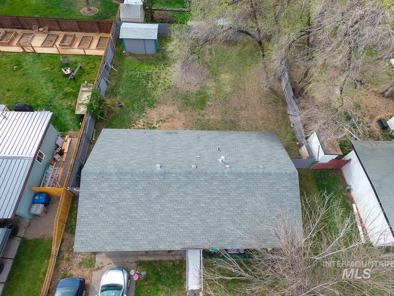 1045 E 16th N Property Photo 5