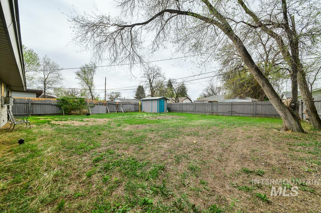 1045 E 16th N Property Photo 11