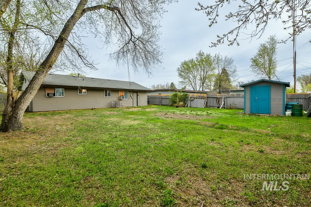 1045 E 16th N Property Photo 12
