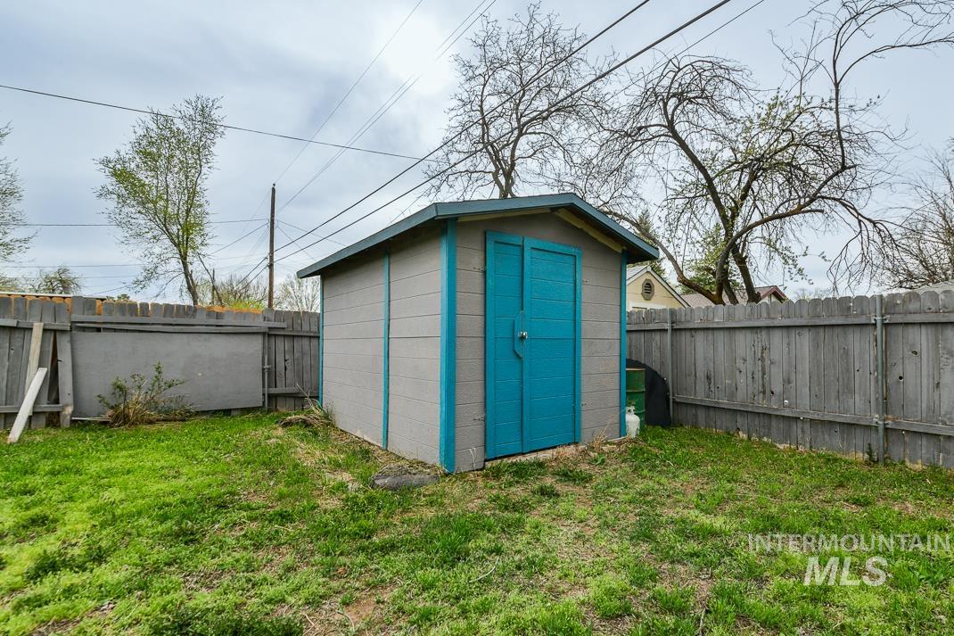1045 E 16th N Property Photo 13