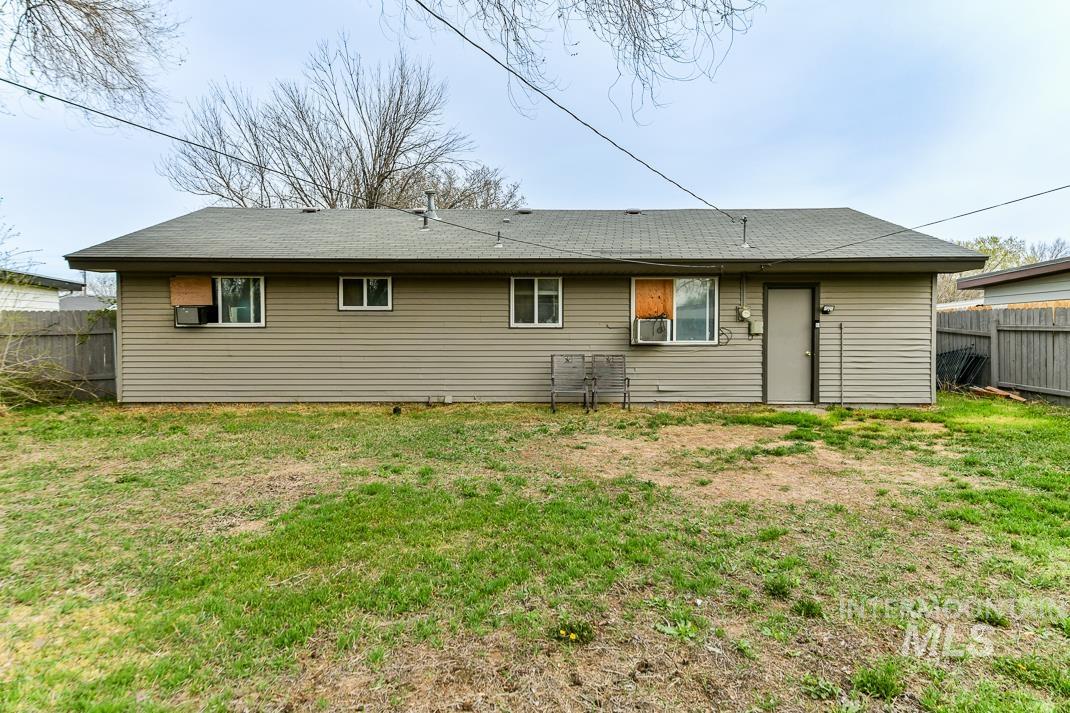 1045 E 16th N Property Photo 14