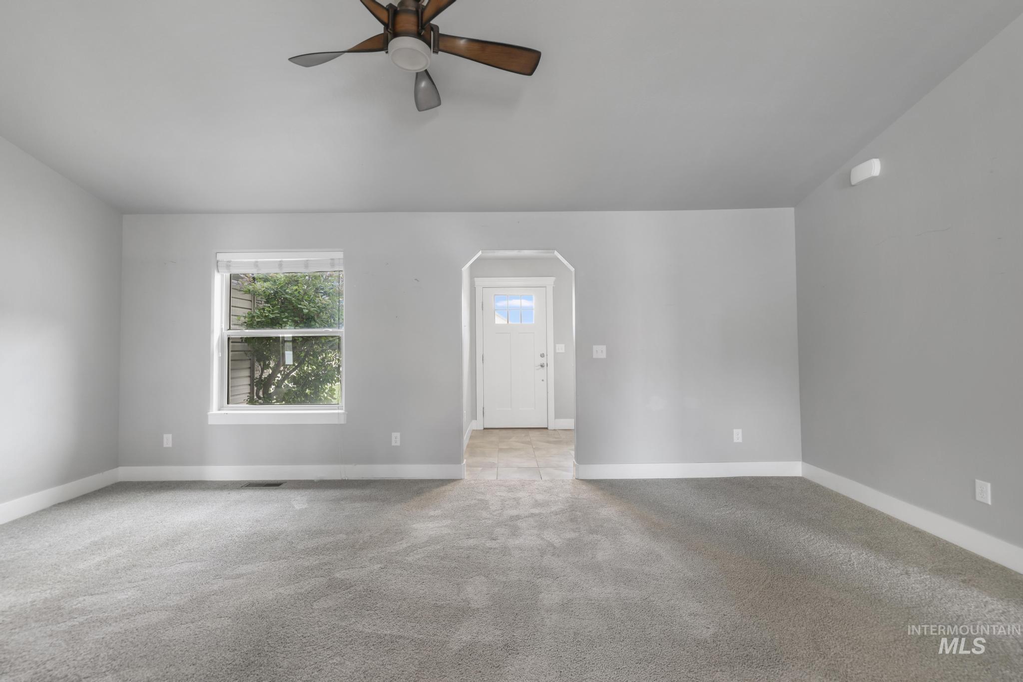 813 Hawk Ct Property Photo 5