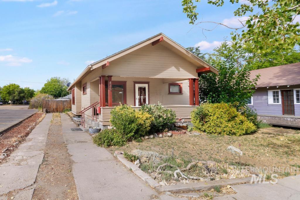 435 6th Ave N Property Photo 2