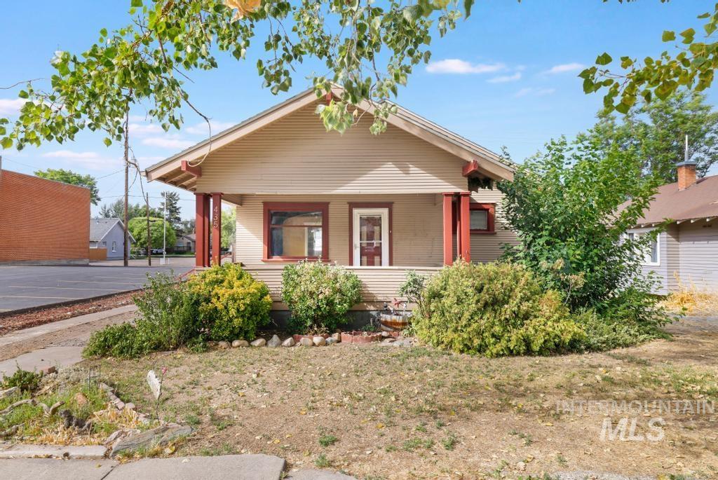 435 6th Ave N Property Photo 5