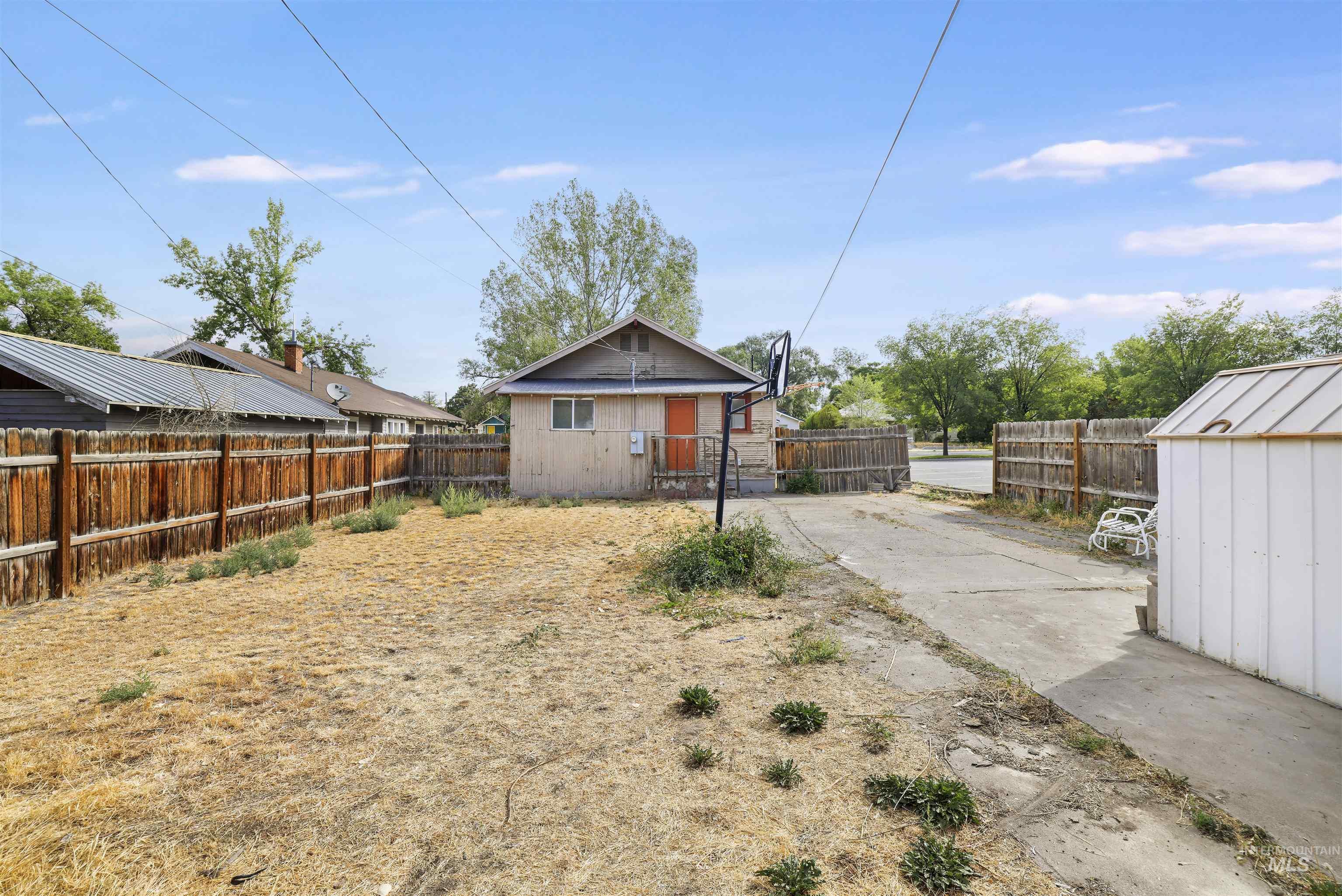435 6th Ave N Property Photo 7