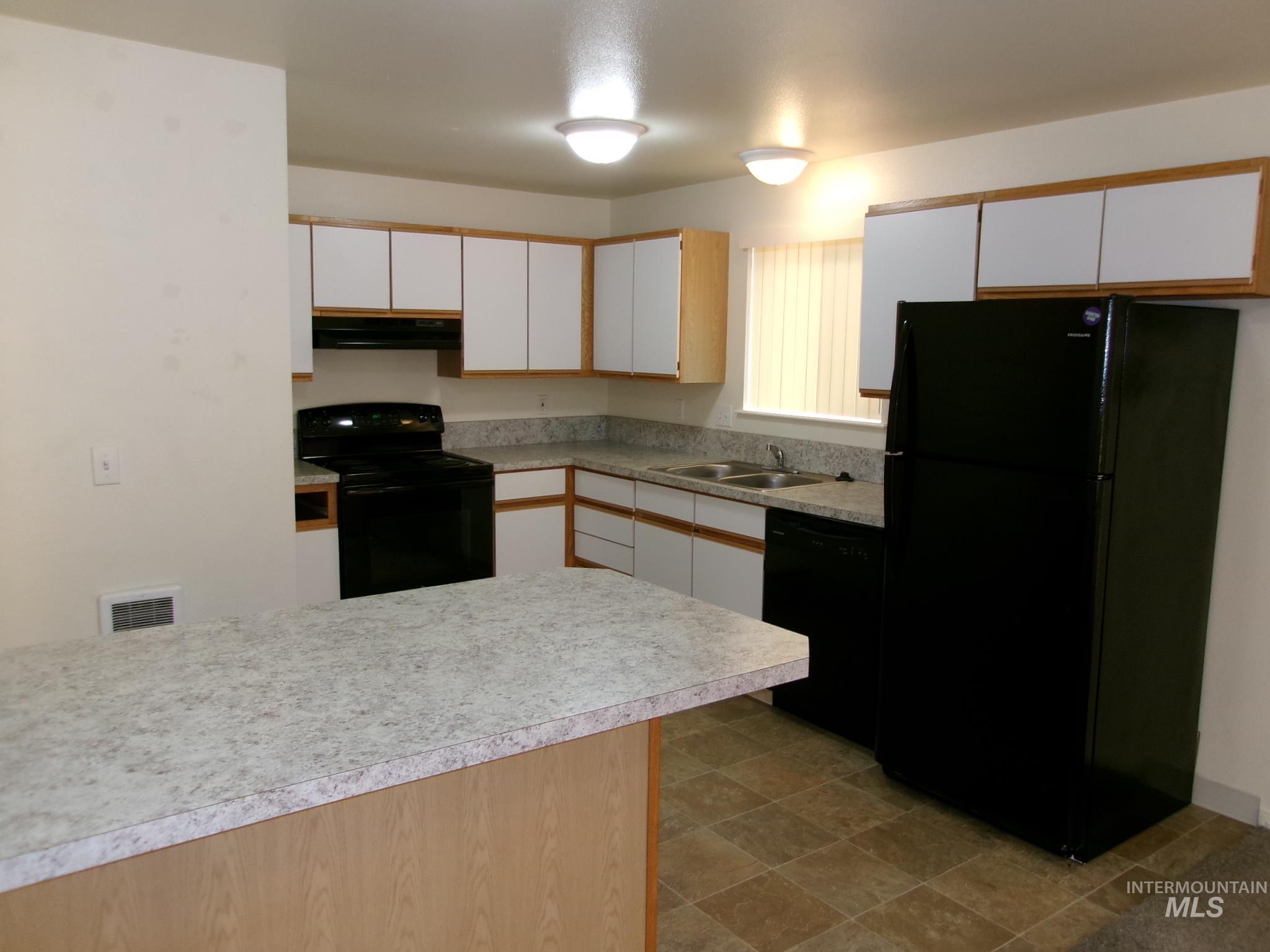 2541 W Malad St Property Photo 4