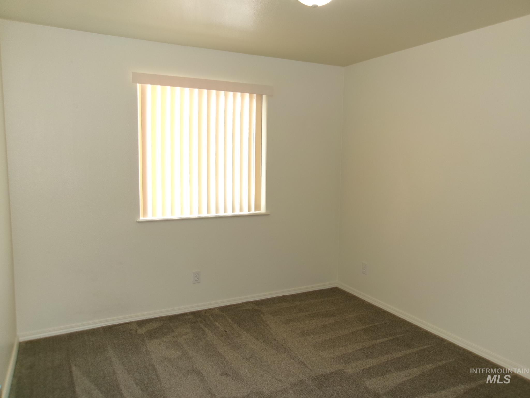 2541 W Malad St Property Photo 16