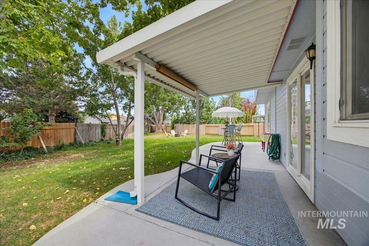2063 N Reba Ave Property Photo 23