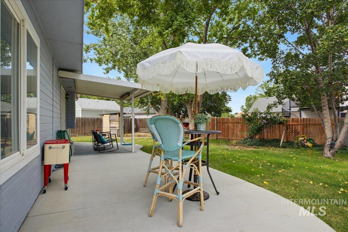 2063 N Reba Ave Property Photo 24