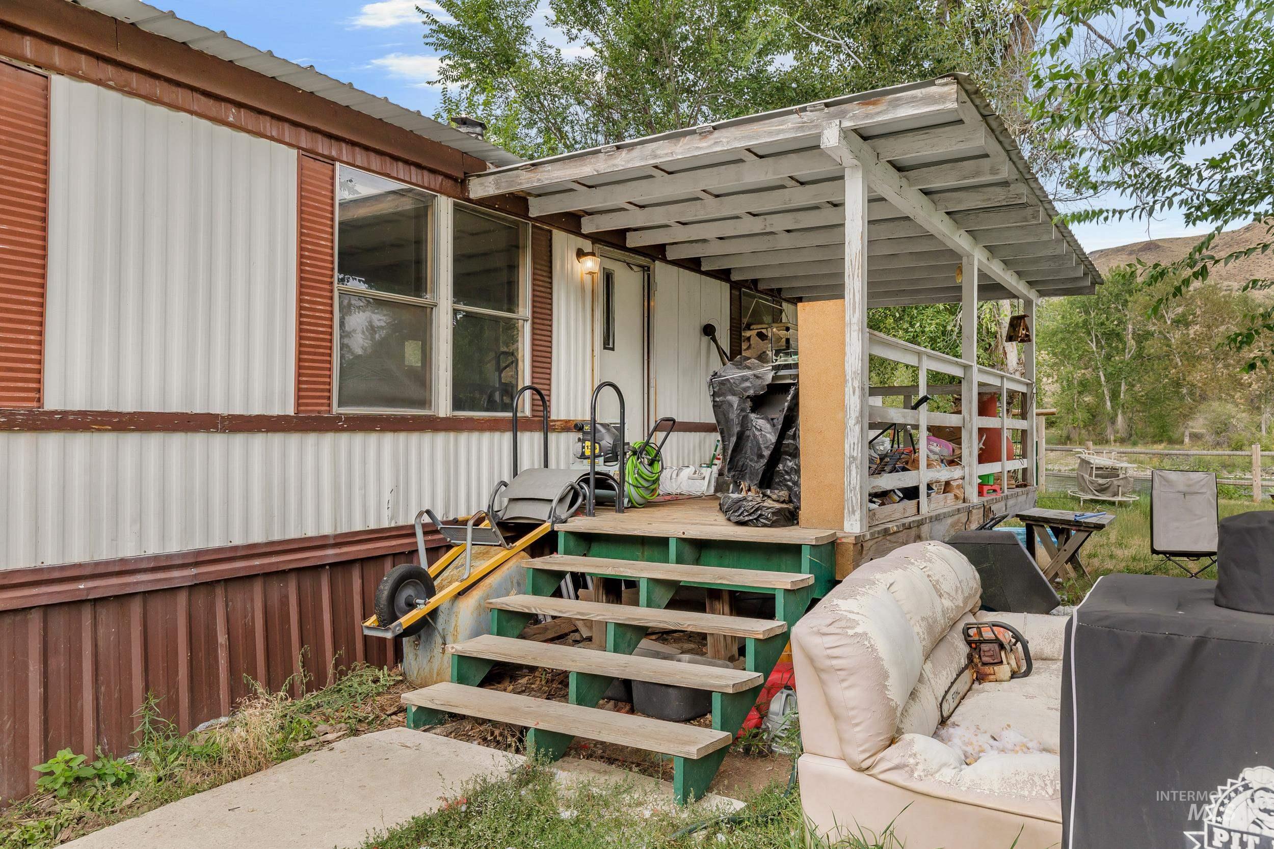 210 Agate Dr Property Photo 2