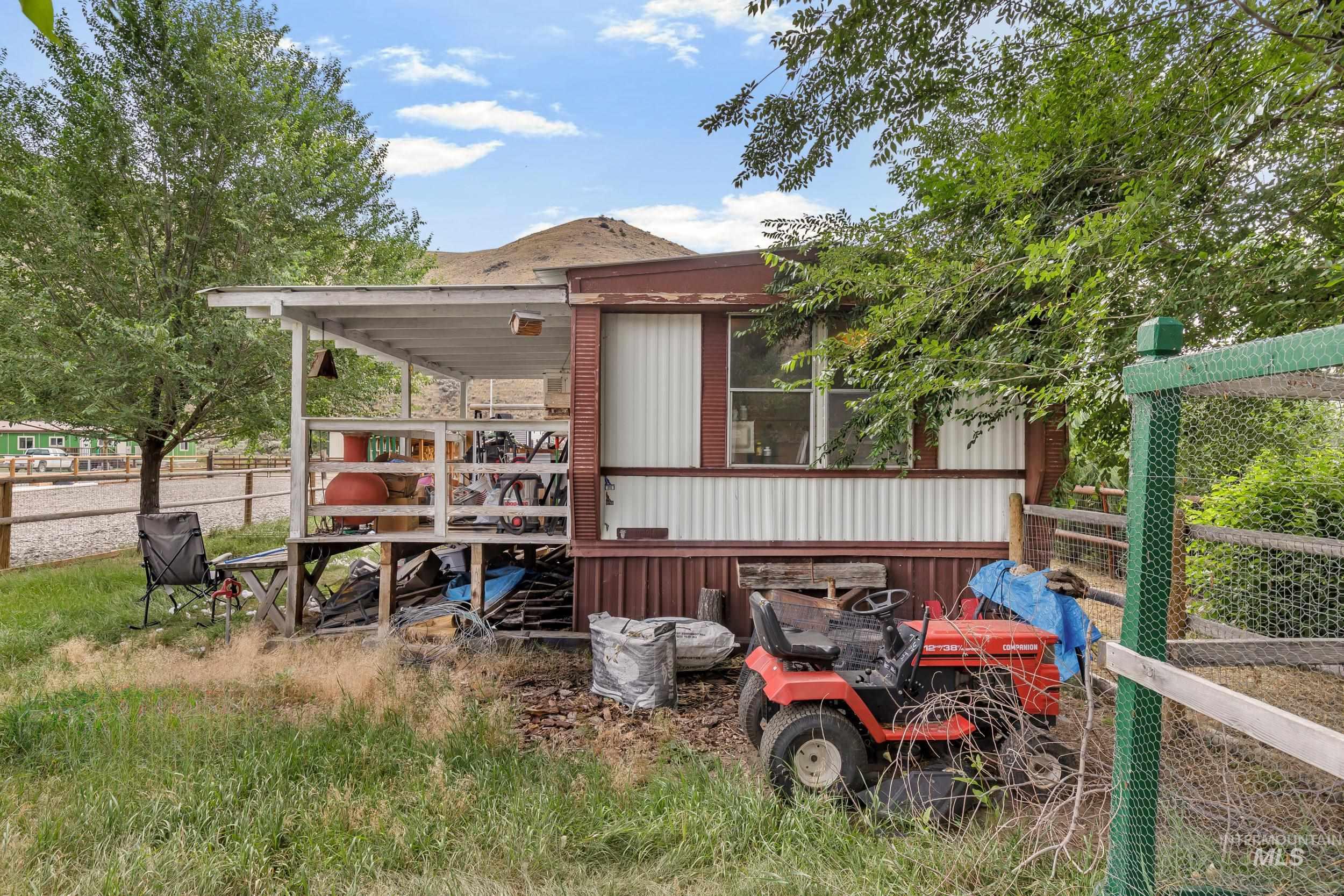 210 Agate Dr Property Photo 4