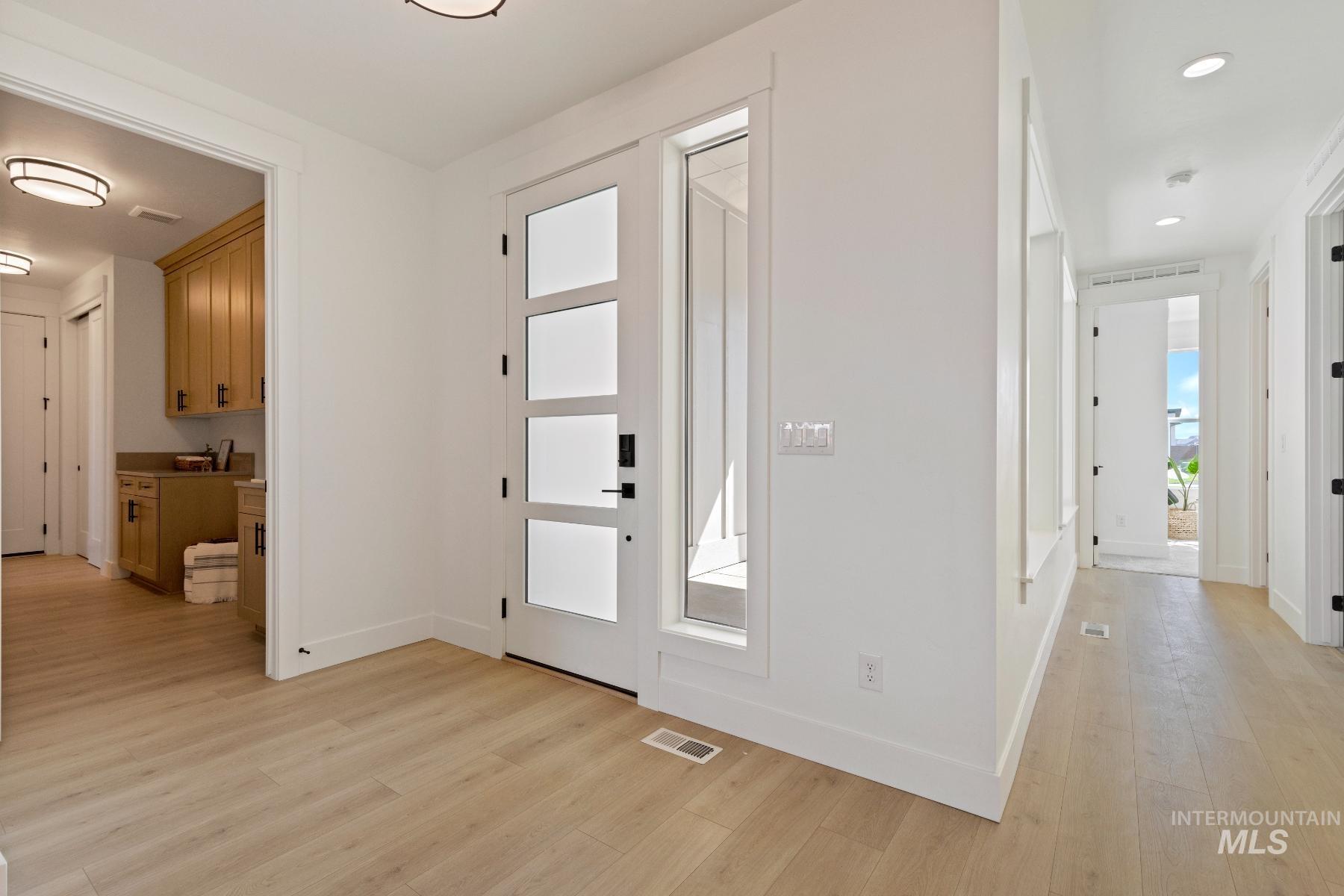1452 W Briarcliff St Property Photo 3