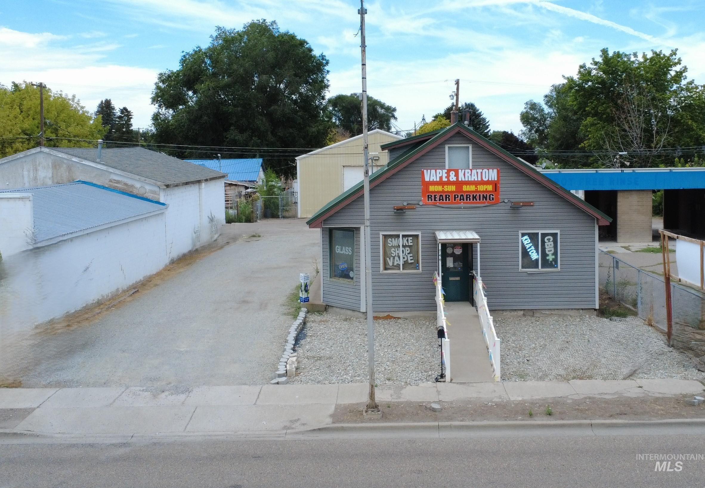 744 Overland Ave Property Photo 1