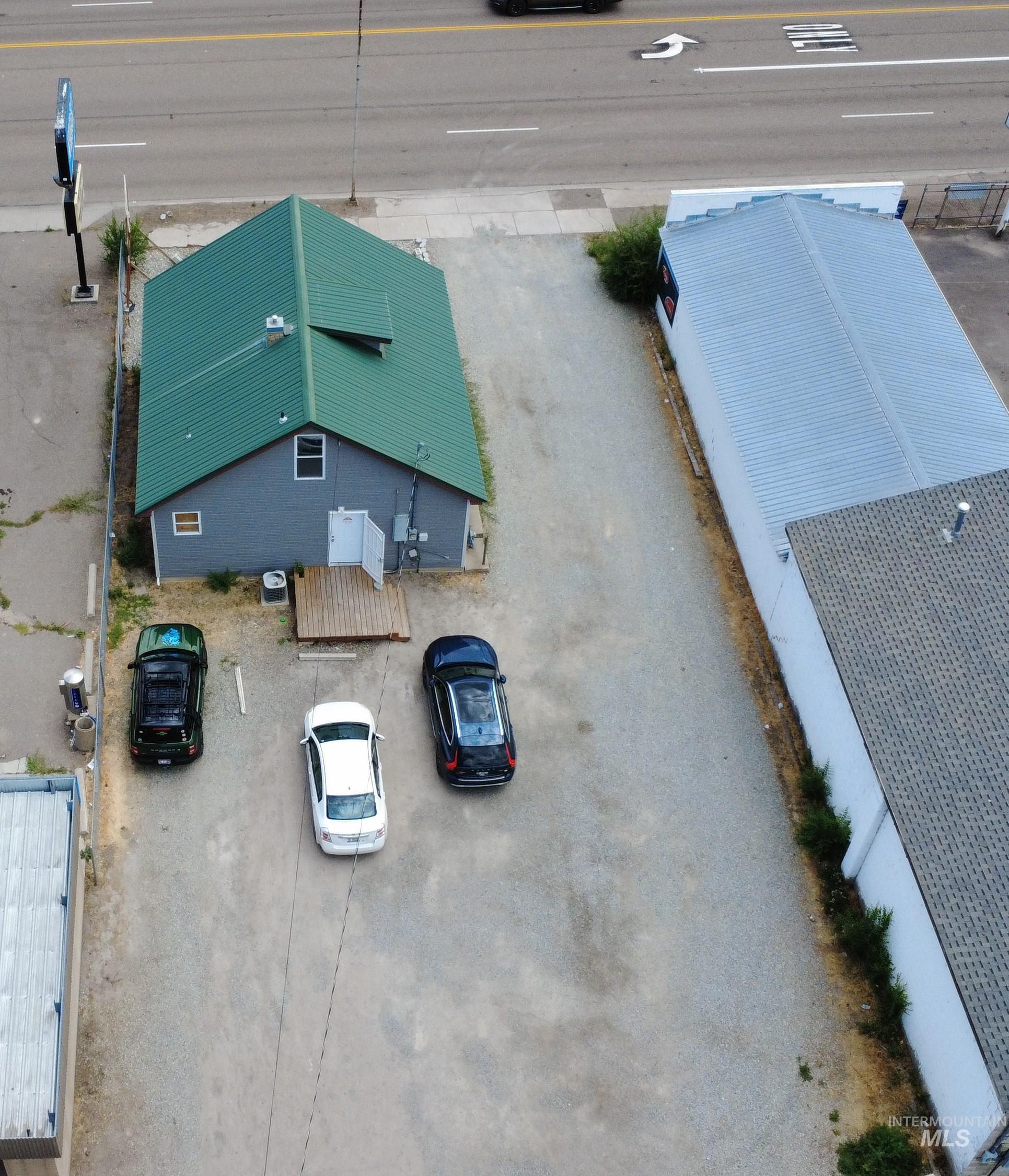 744 Overland Ave Property Photo 3