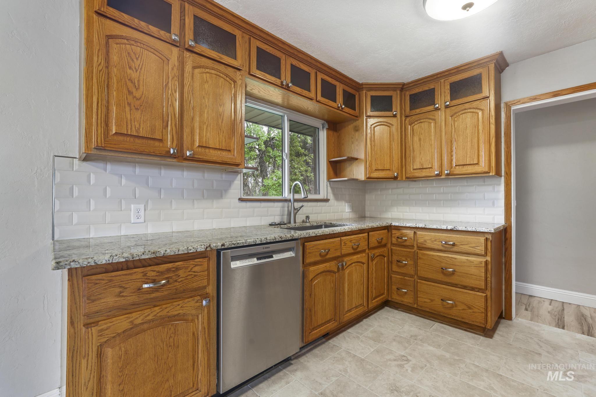 214 E 16th Avenue Property Photo 12