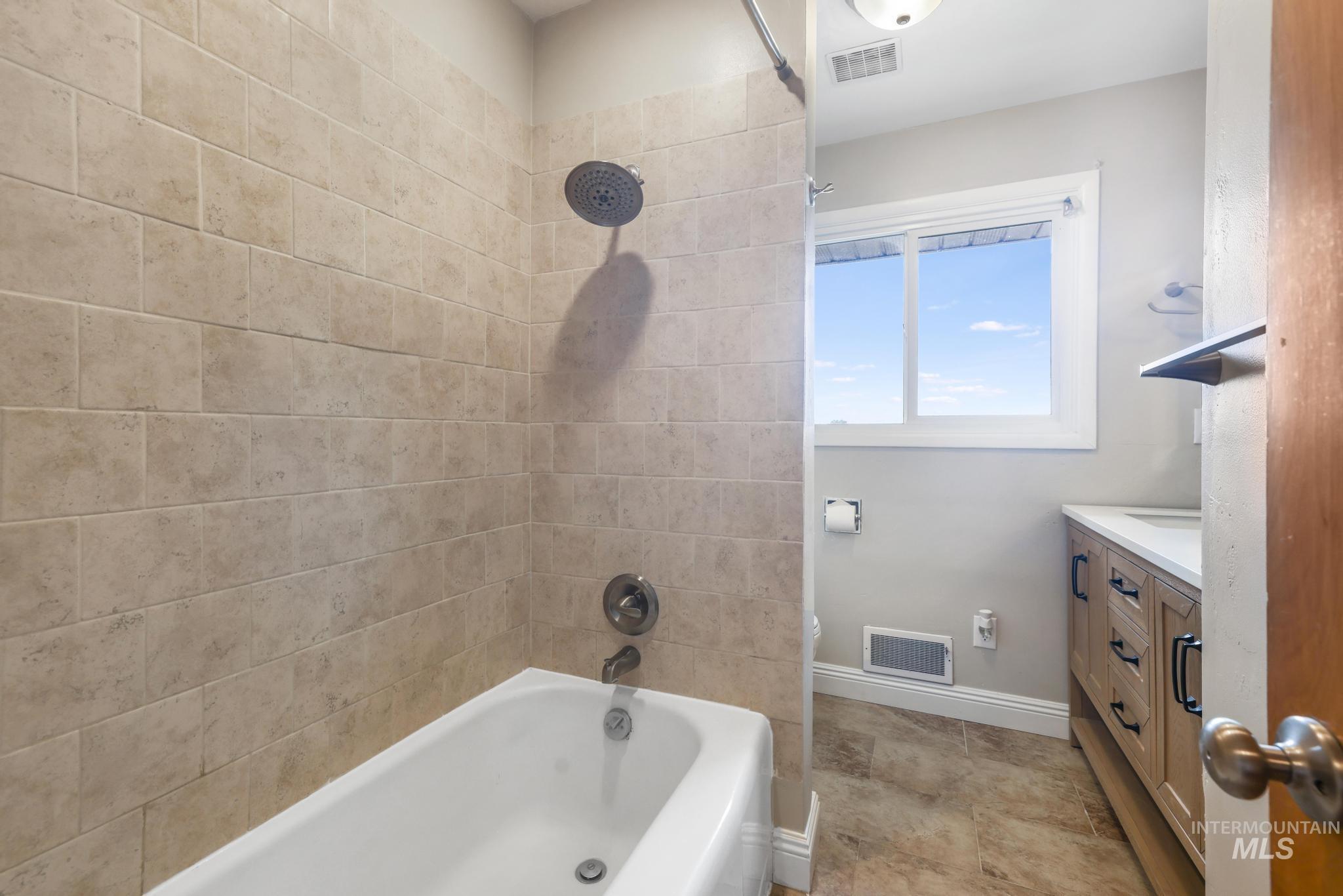 214 E 16th Avenue Property Photo 20