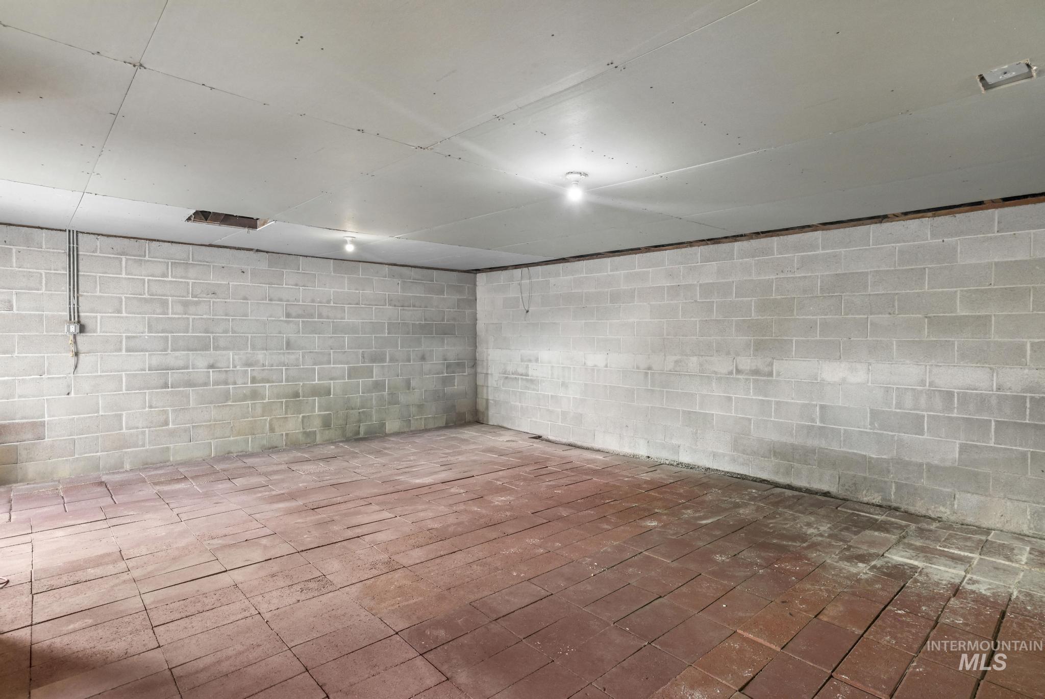 214 E 16th Avenue Property Photo 32