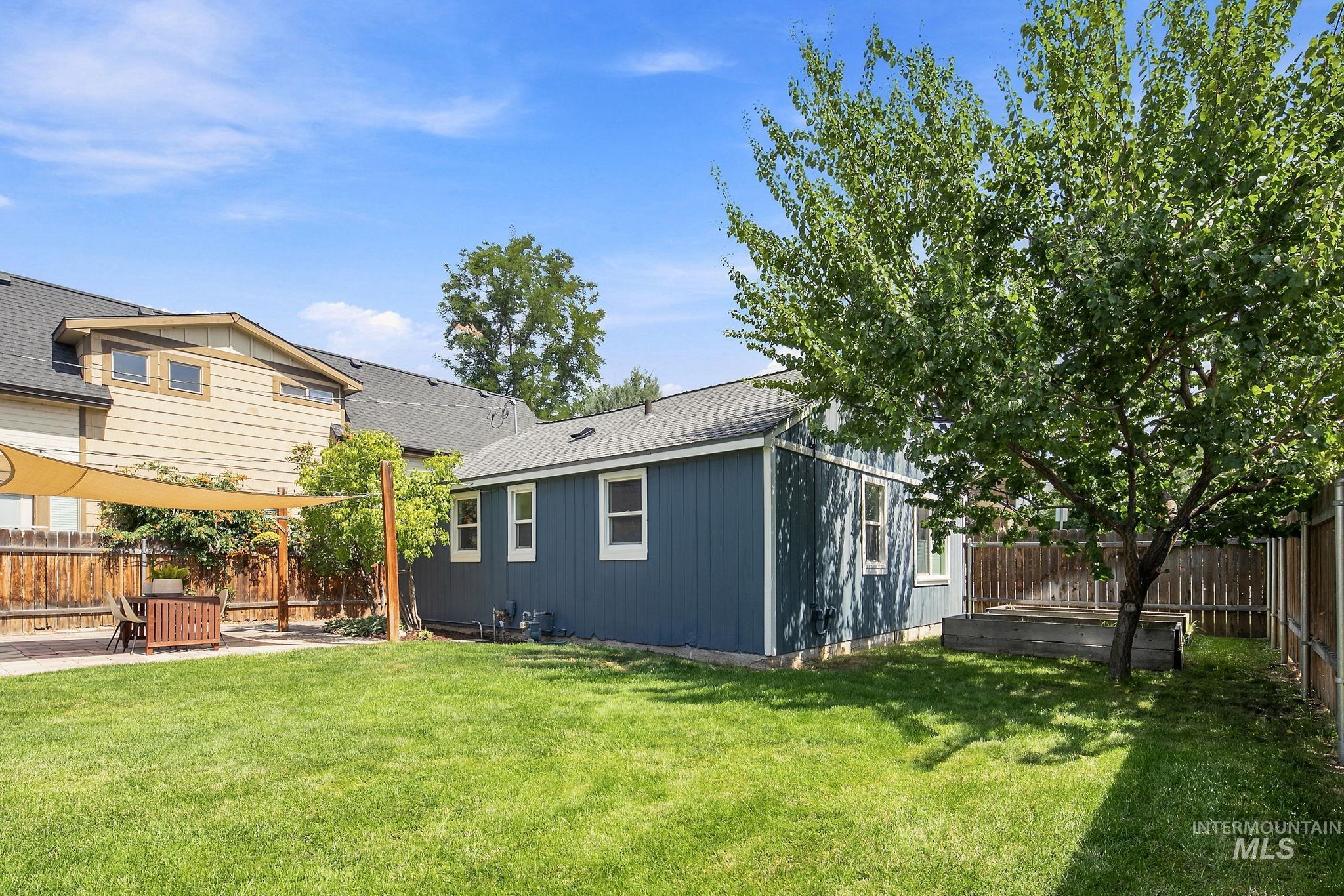 1349 S Division Avenue Property Photo 21